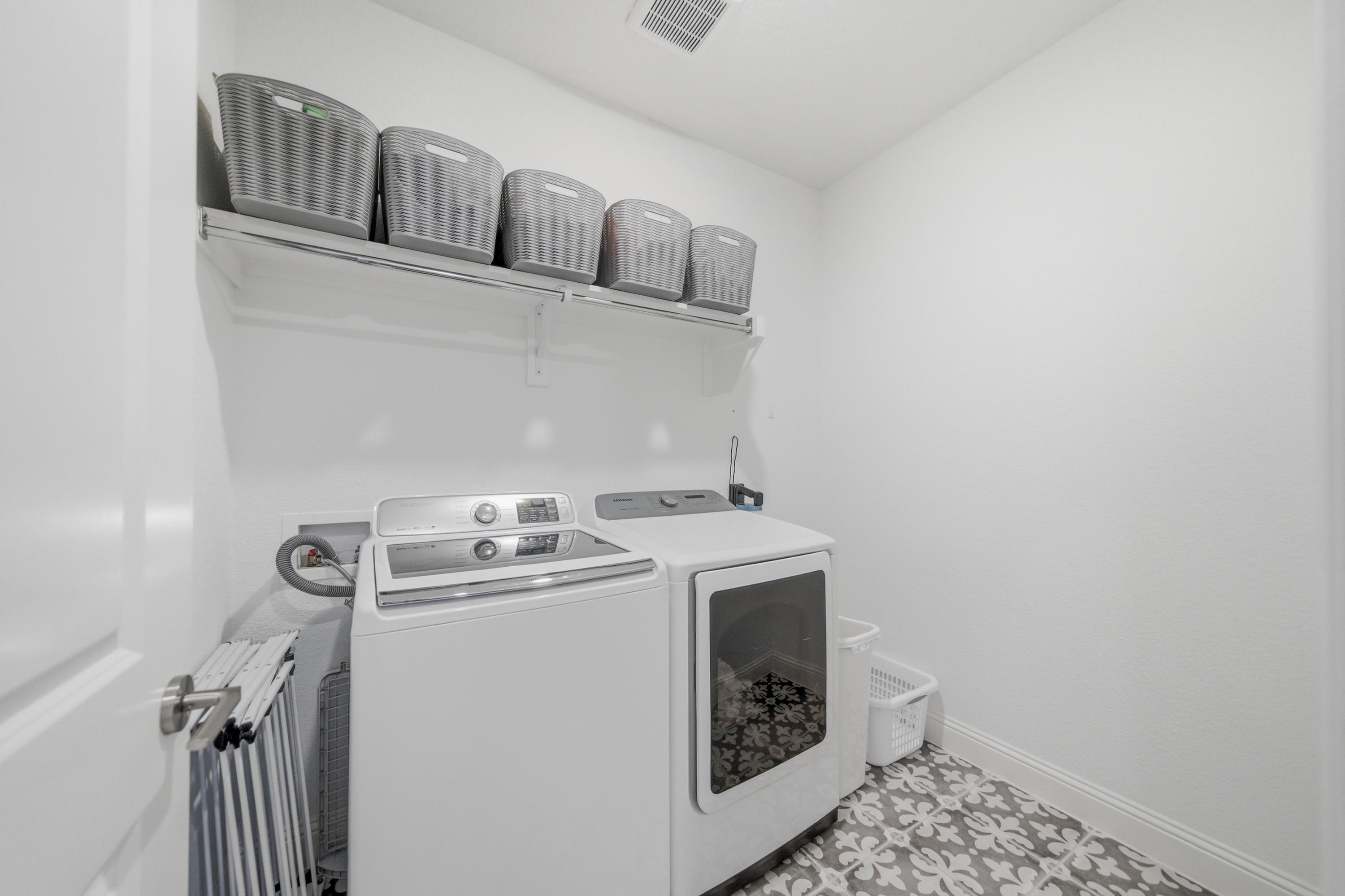  Skip the New Build. Established Walsh Phase 1 with a Backyard Putting Green - 物件實景