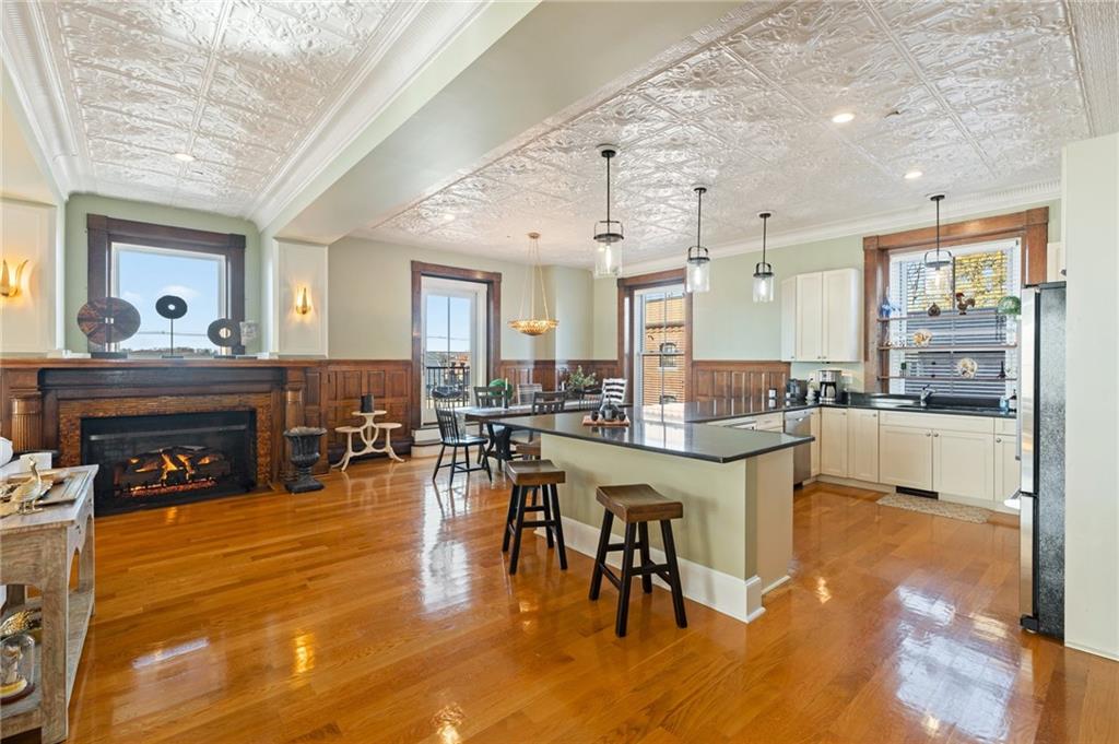 Bristol, Rhode Island, 02809, United States, 2 Bedrooms Bedrooms, ,3 BathroomsBathrooms,Residential,For Sale,1834727