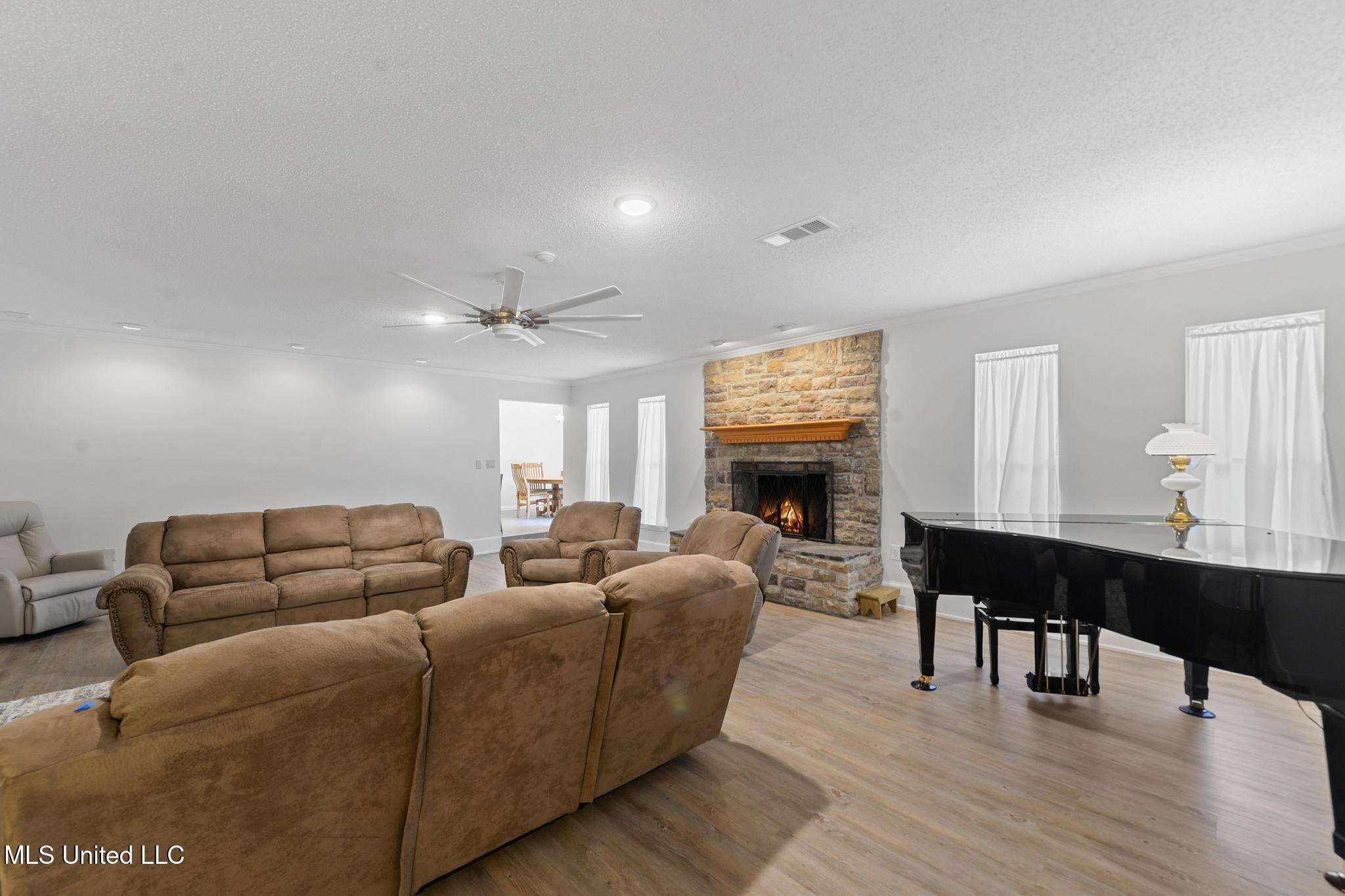 Gulfport, Mississippi, 39507, United States, 4 Bedrooms Bedrooms, ,2 BathroomsBathrooms,Residential,For Sale,2002135