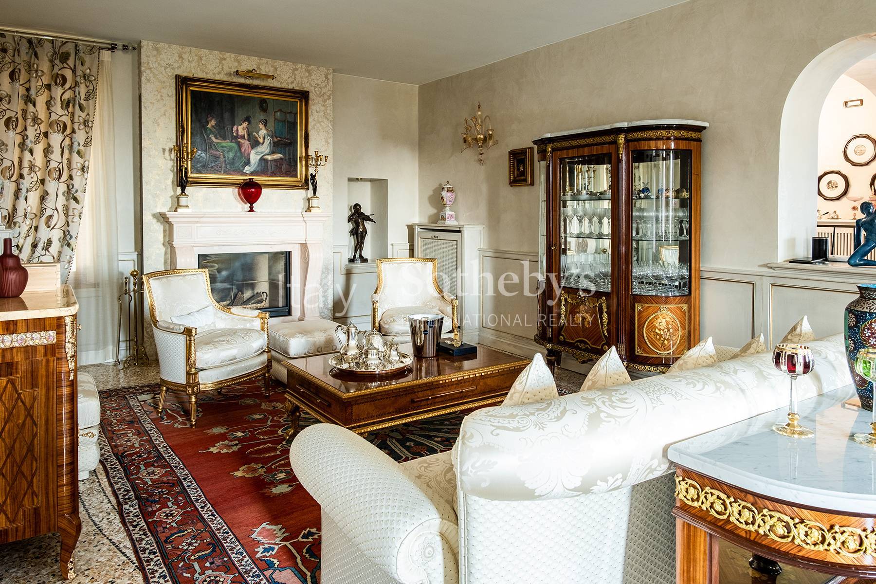  Hillside villa with olive grove and caretaker