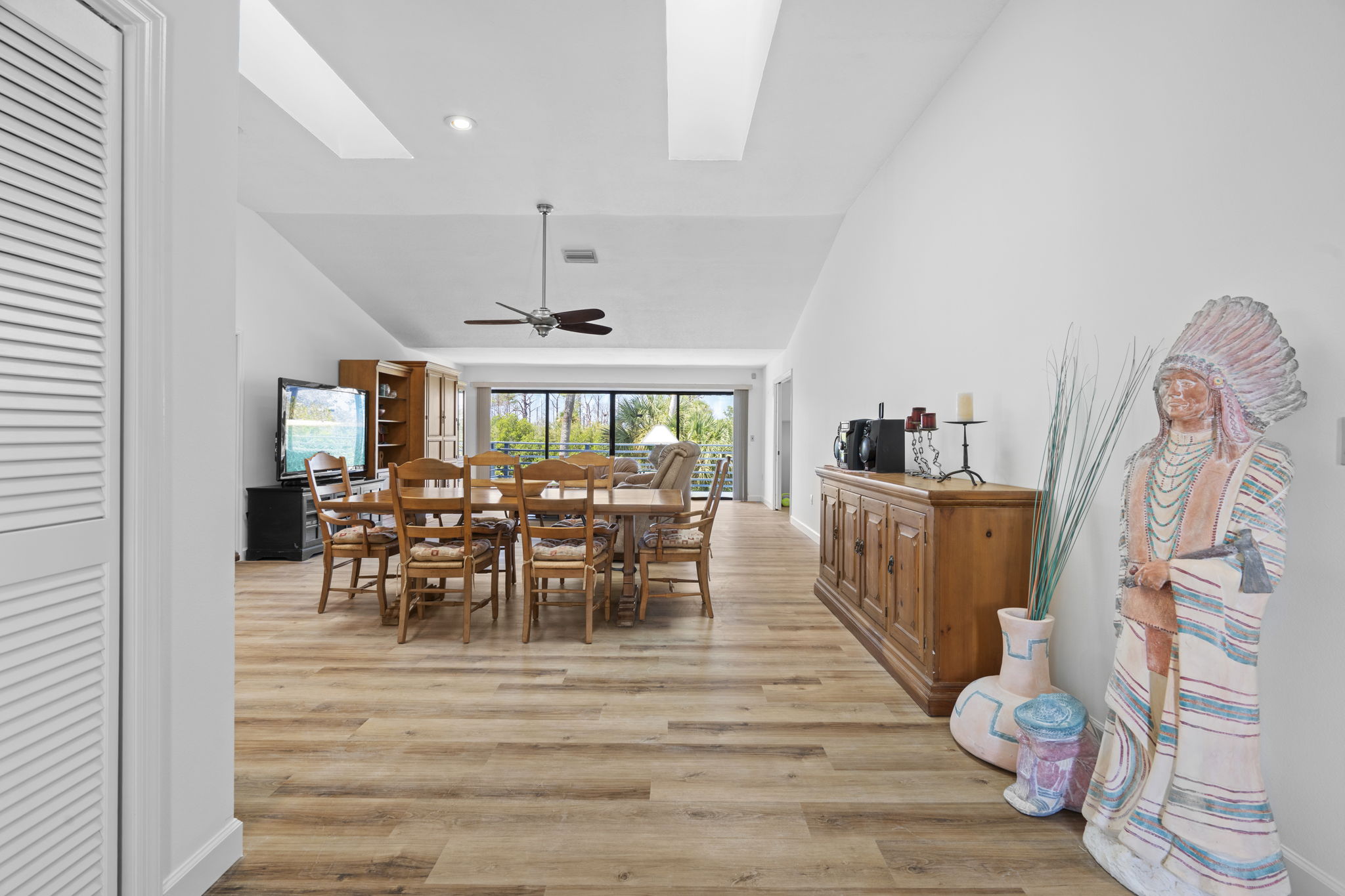 Tarpon Springs, Florida, 34689, United States, 3 Bedrooms Bedrooms, ,2 BathroomsBathrooms,Residential,For Sale,1976239