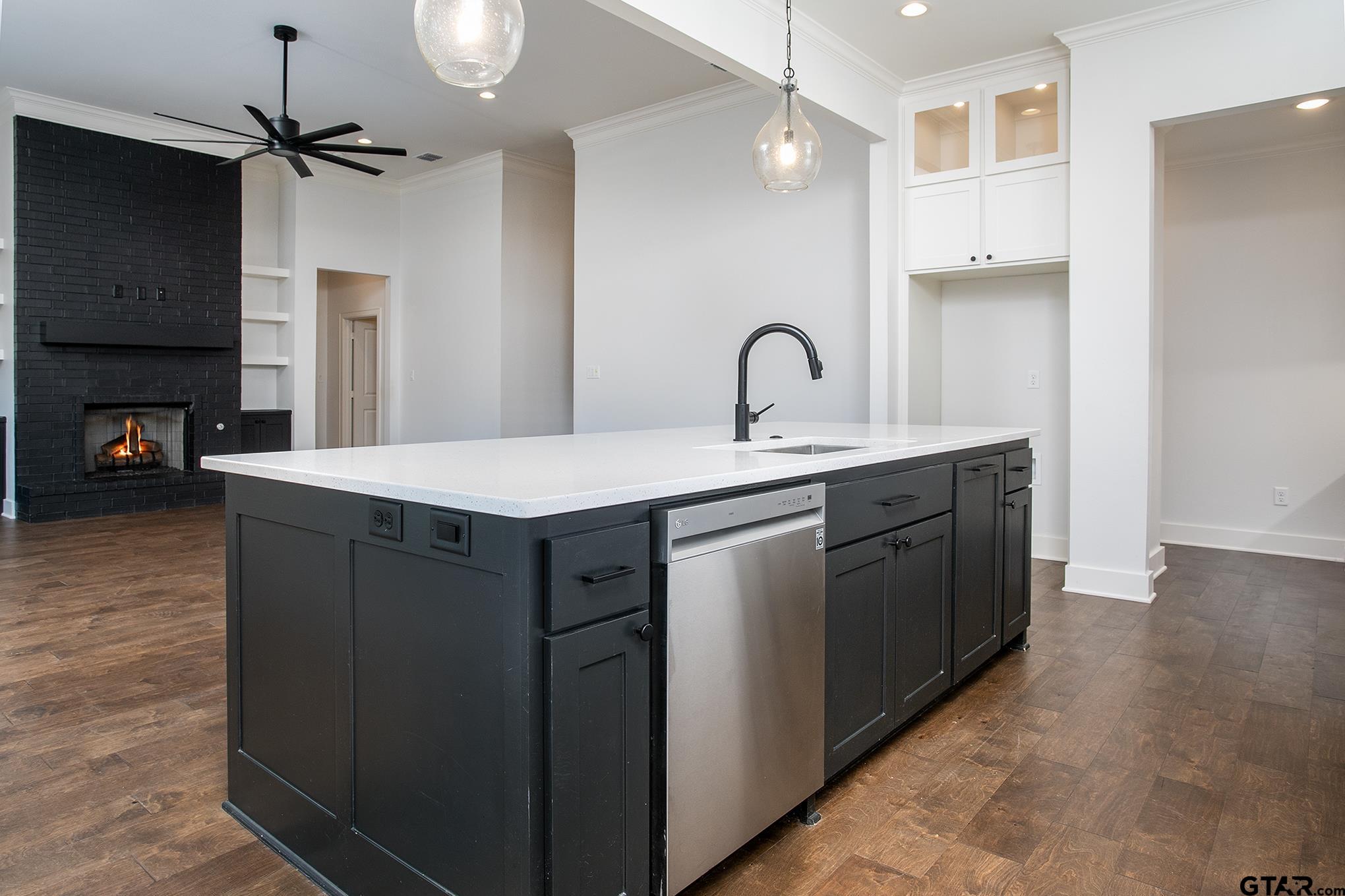 Tyler, Texas, 75703, United States, 5 Bedrooms Bedrooms, ,3 BathroomsBathrooms,Residential,For Sale,1900934