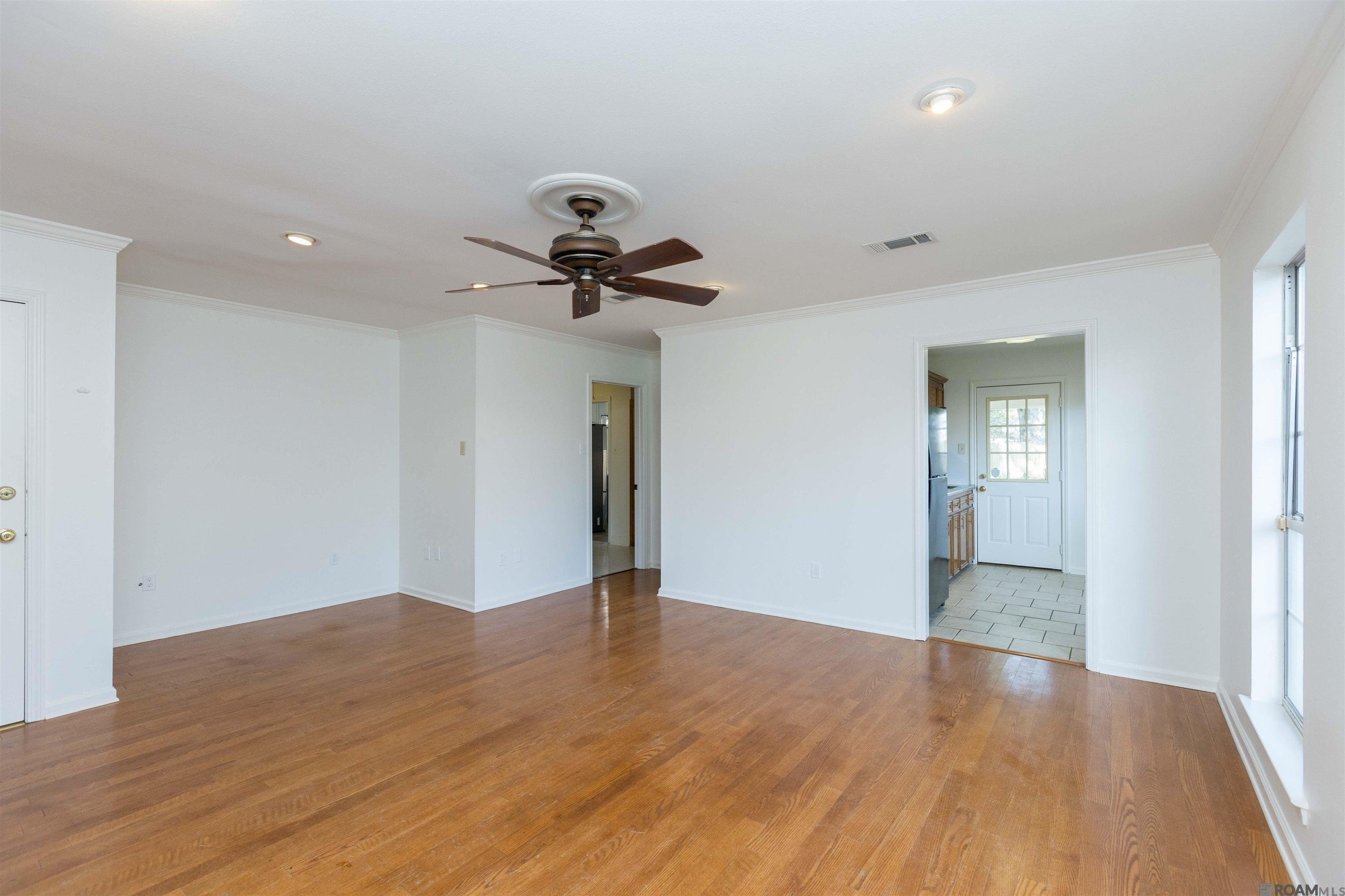 Baton Rouge, Louisiana, 70817, United States, 5 Bedrooms Bedrooms, ,4 BathroomsBathrooms,Residential,For Sale,1984389