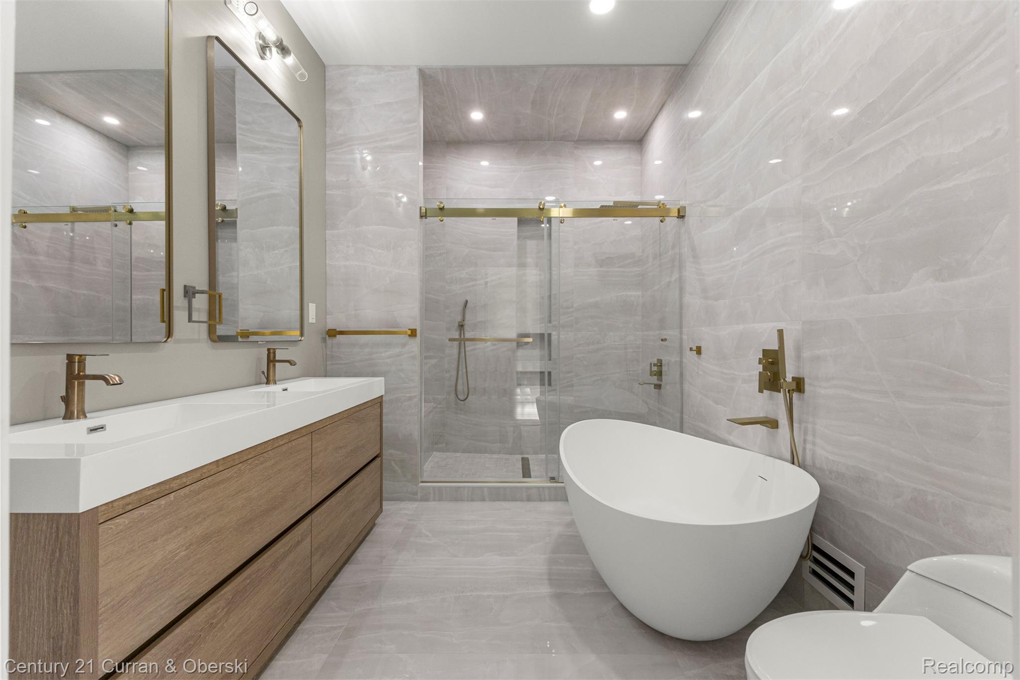 Dearborn, Michigan, 48128, United States, 5 Bedrooms Bedrooms, ,5 BathroomsBathrooms,Residential,For Sale,2030794
