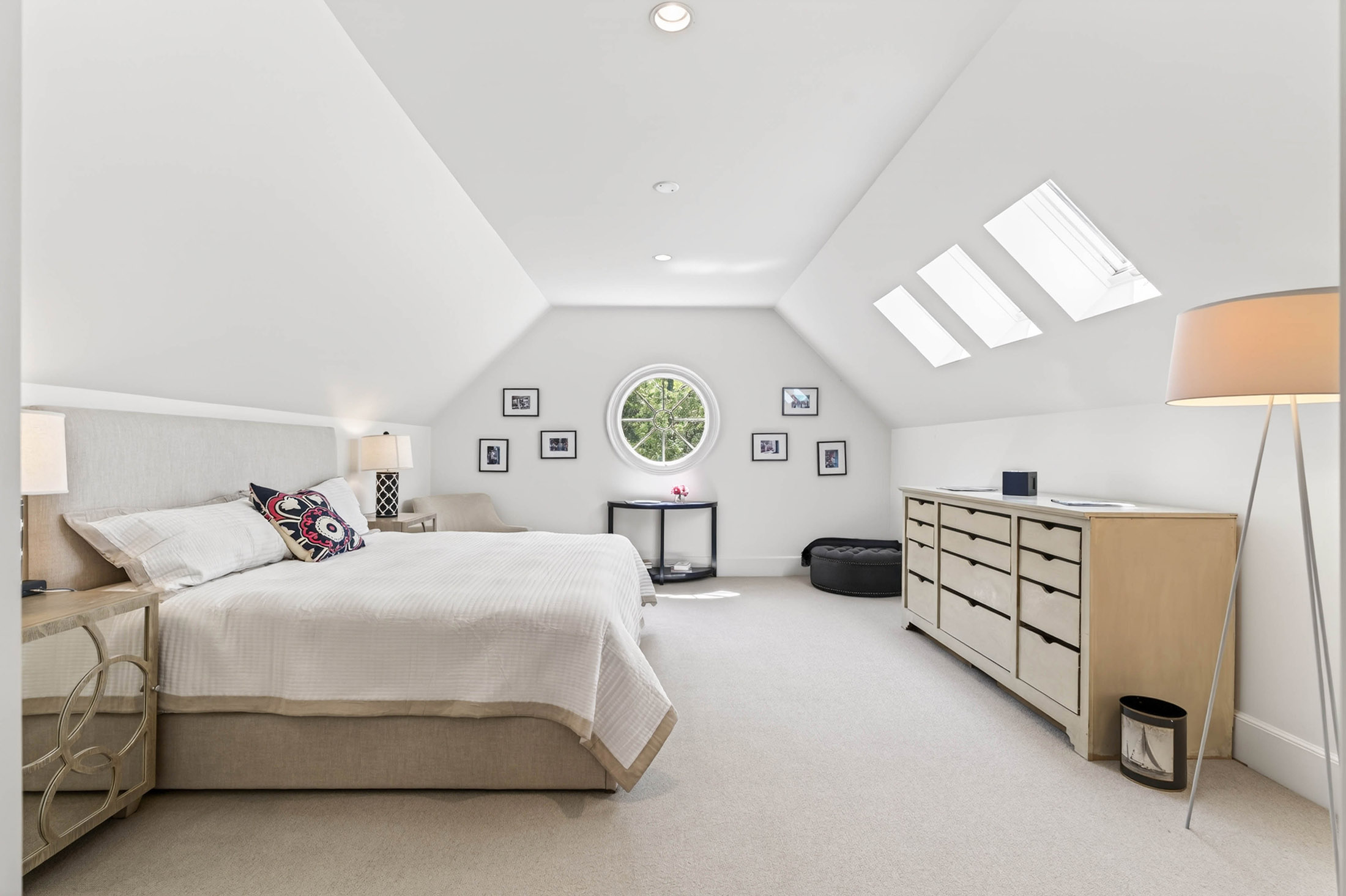  Stunning Estate with Pool Set on 1.3+/- Private Acres - 物件實景