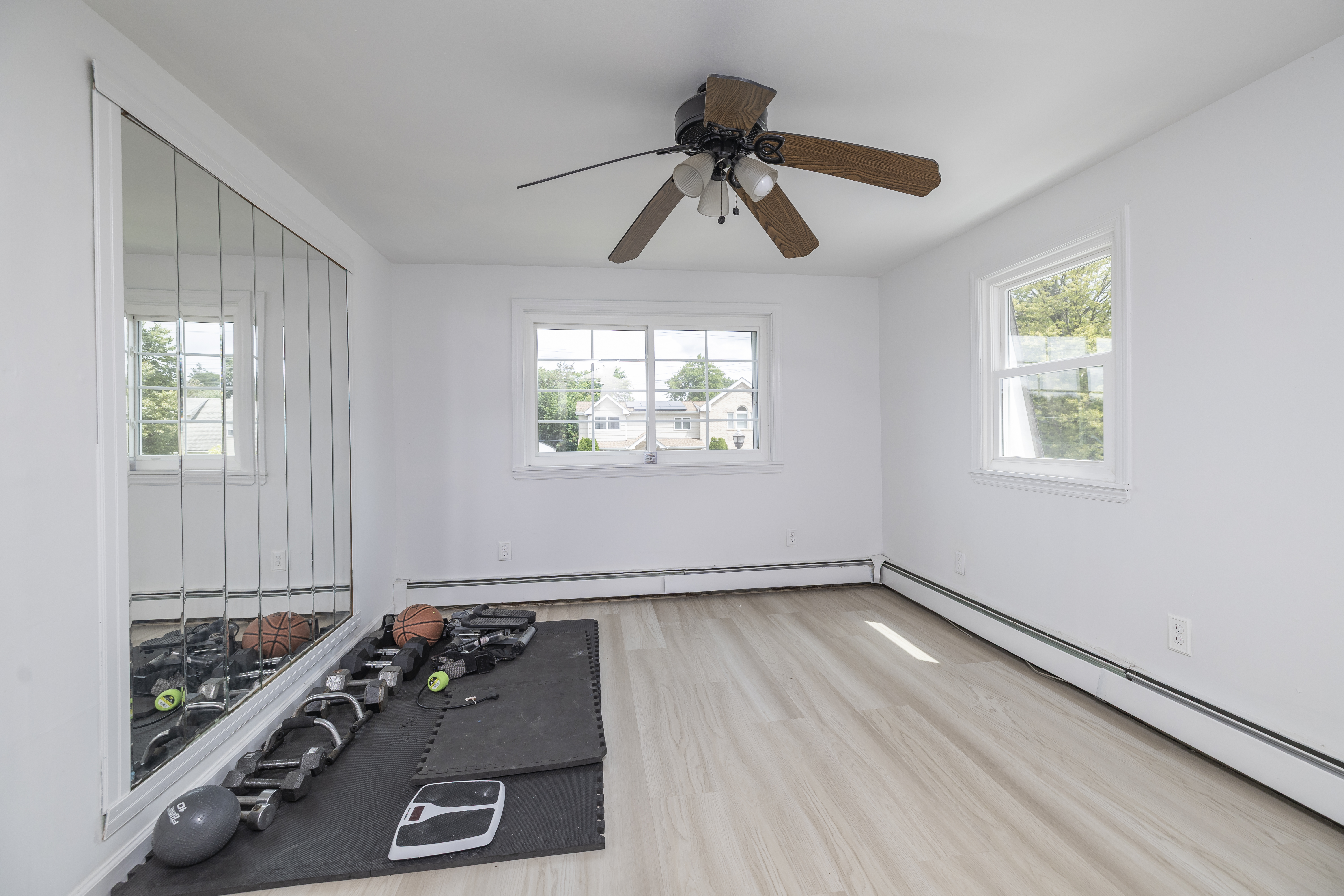  18 Old Farm Road, Levittown, NY, 11756 - 物件實景