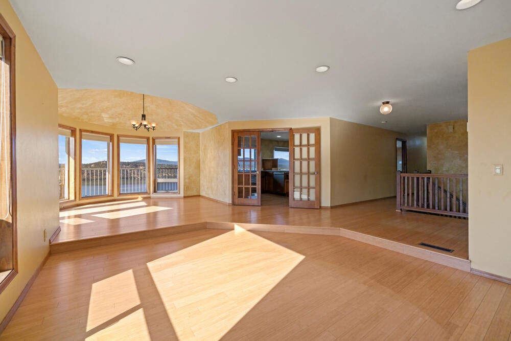 Klamath Falls, Oregon, 97601, United States, 4 Bedrooms Bedrooms, ,4 BathroomsBathrooms,Residential,For Sale,1804036