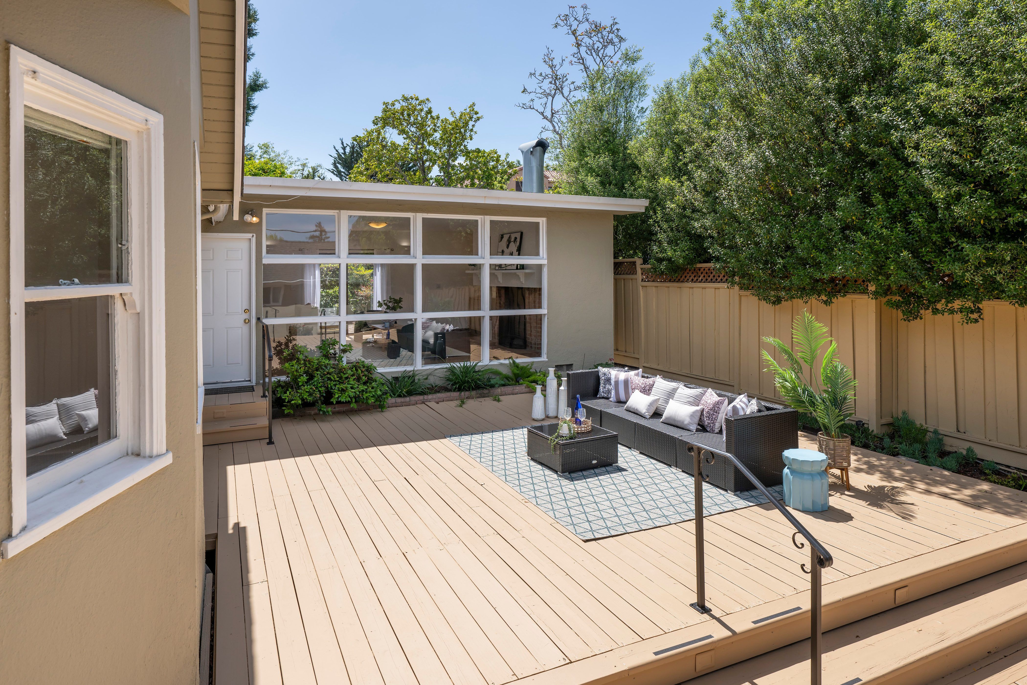  Charming Single-Level Home With ADU on Large Flat Lot - 物件實景