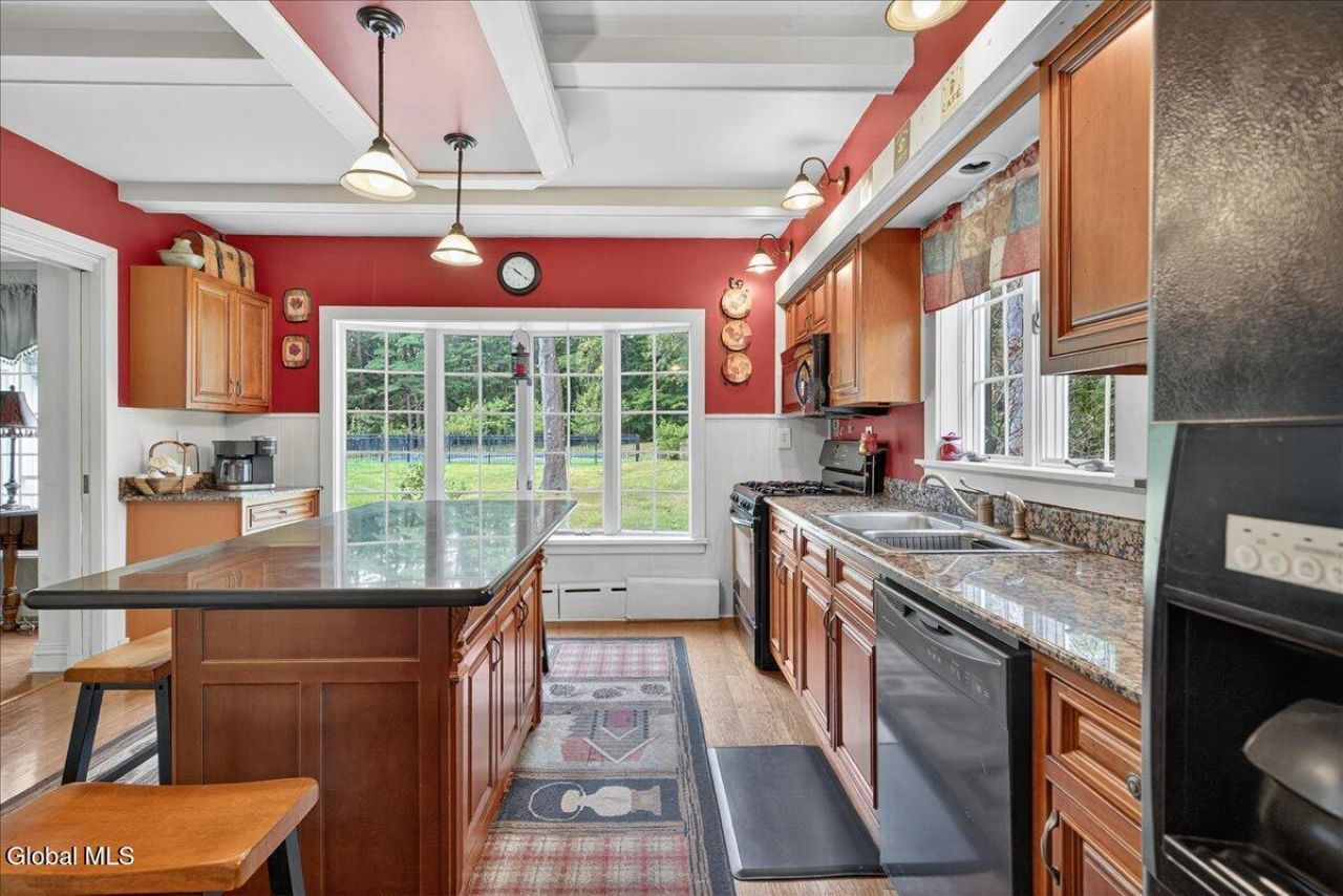 Schenectady, New York, 12309, United States, 5 Bedrooms Bedrooms, ,4 BathroomsBathrooms,Residential,For Sale,1938536