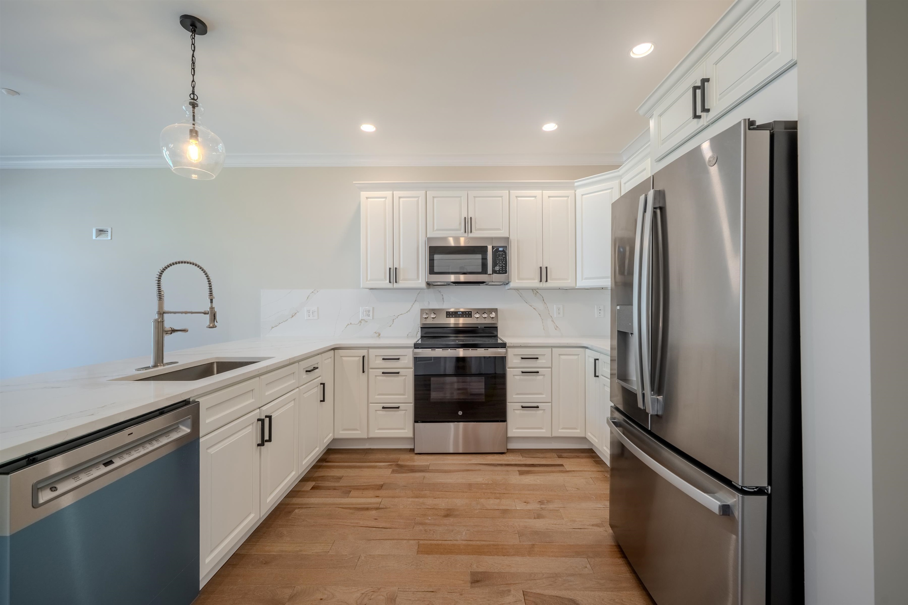 Manchester, New Hampshire, 03101, United States, 2 Bedrooms Bedrooms, ,1 BathroomBathrooms,Residential,For Sale,1933144
