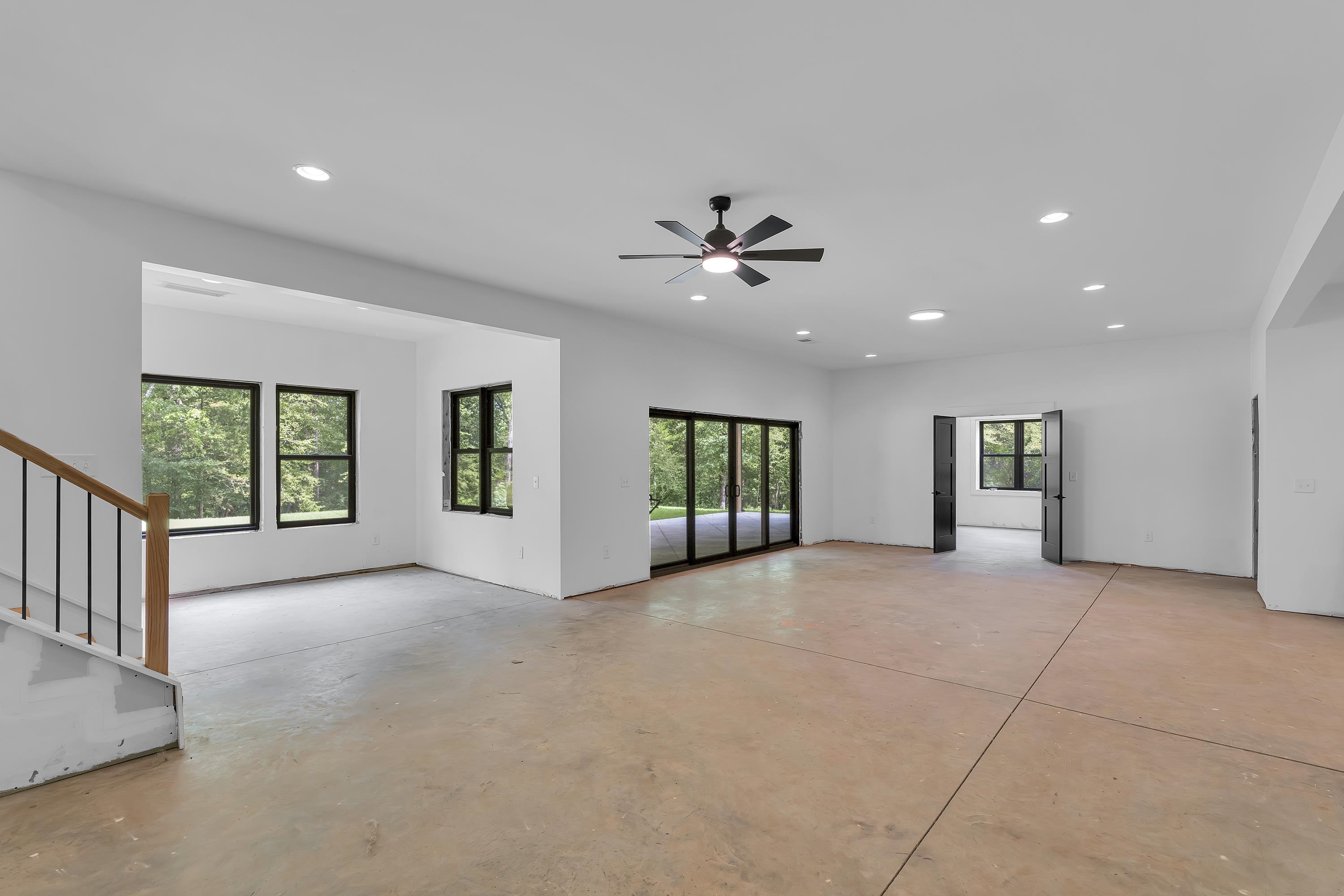 Simpsonville, South Carolina, 29681, United States, 5 Bedrooms Bedrooms, ,5 BathroomsBathrooms,Residential,For Sale,1913454