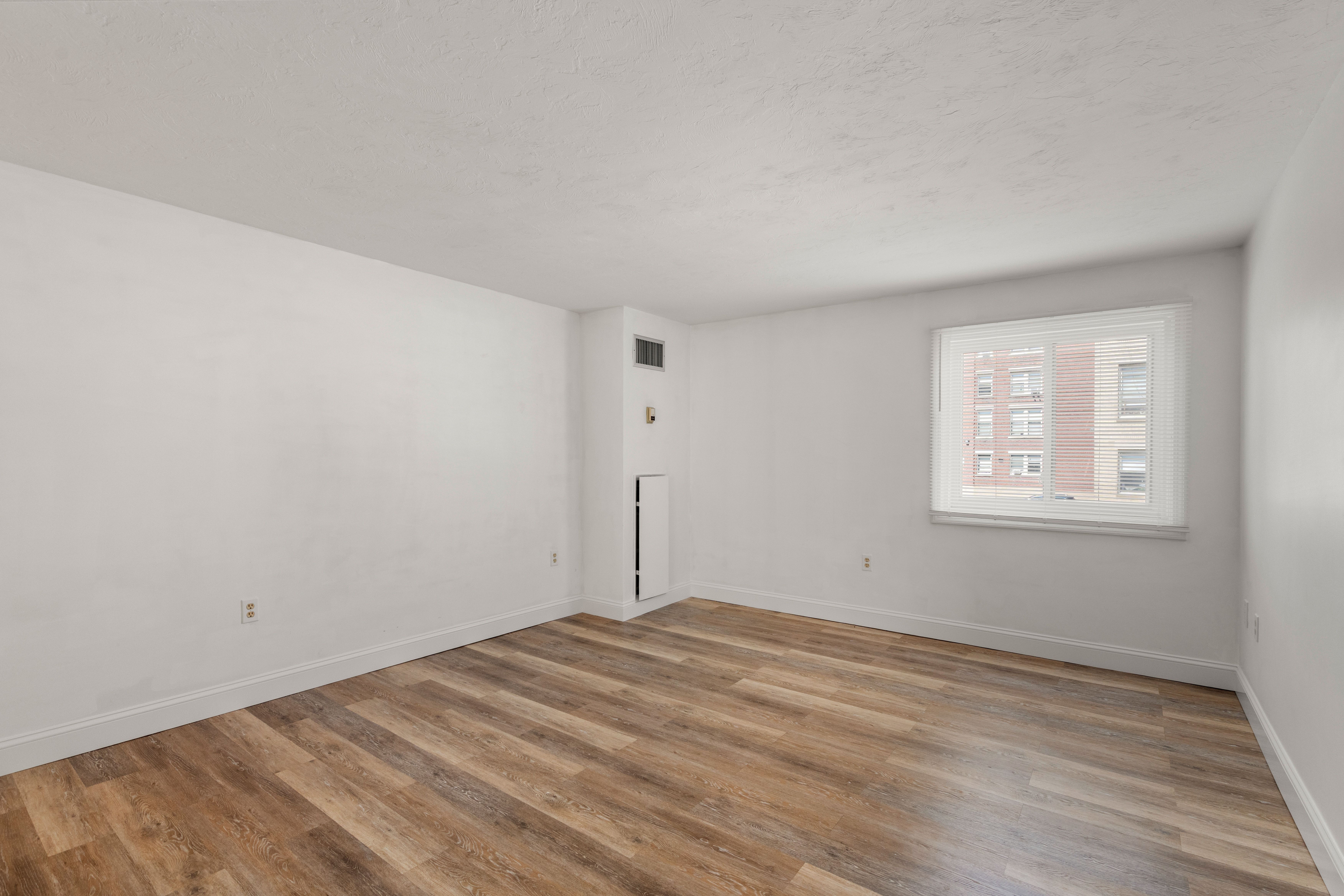  44 Elm, Unit 102, Worcester, MA, 01690 - 物件實景