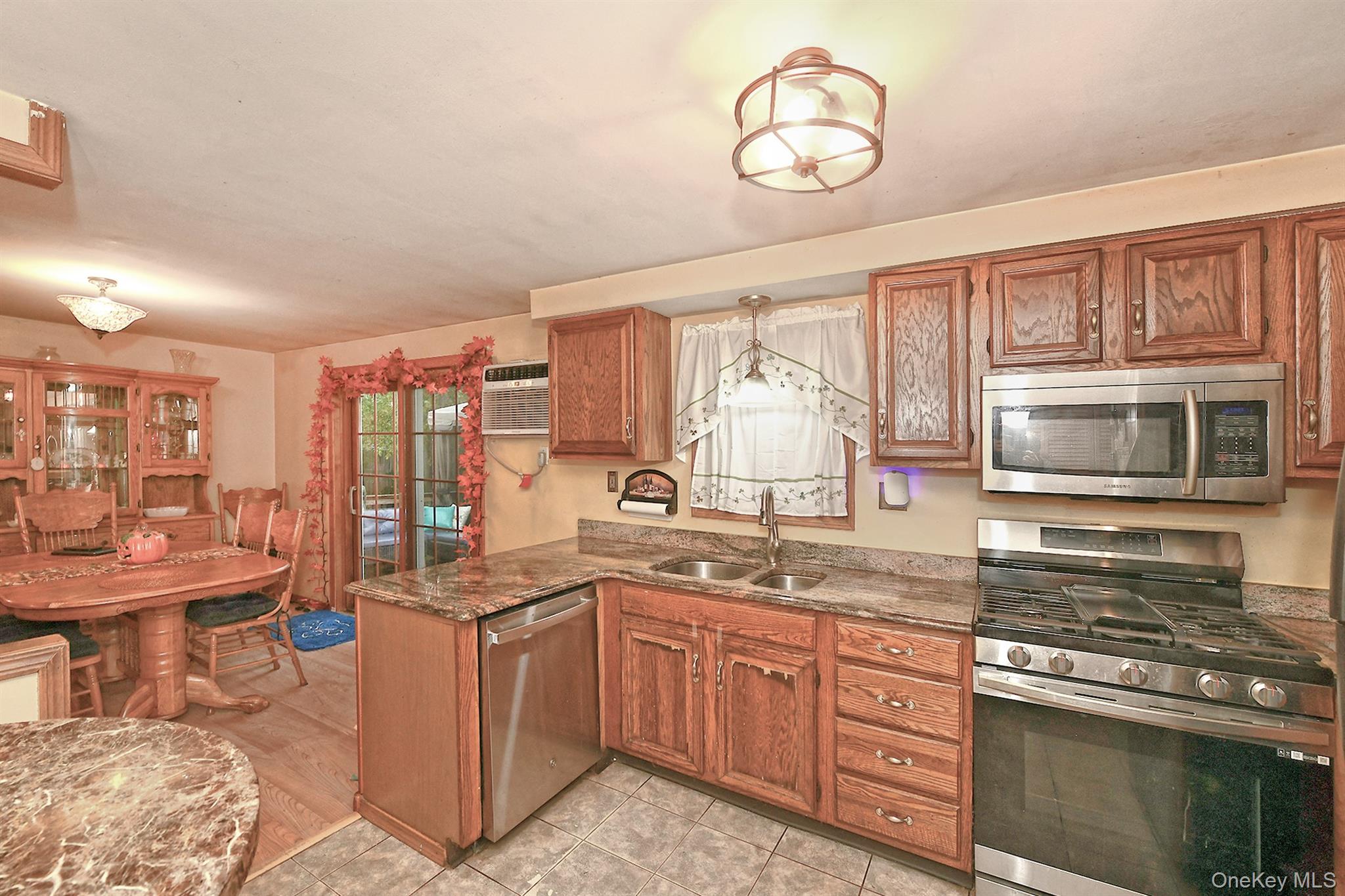 Holtsville, New York, 11742, United States, 3 Bedrooms Bedrooms, ,2 BathroomsBathrooms,Residential,For Sale,1964933