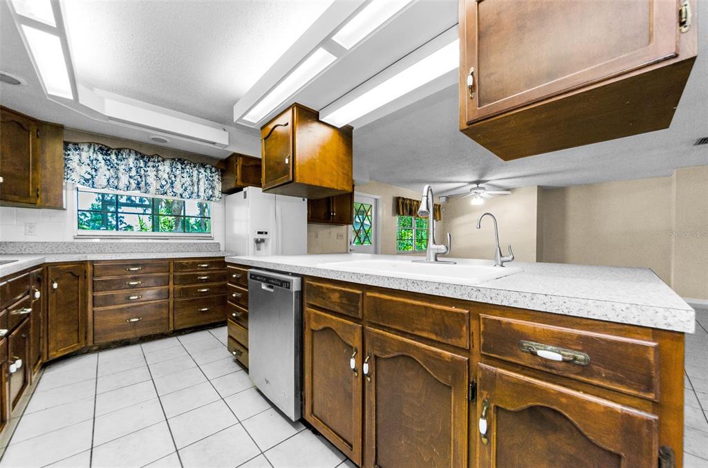 Plant City, Florida, 33566, United States, 3 Bedrooms Bedrooms, ,2 BathroomsBathrooms,Residential,For Sale,1932483