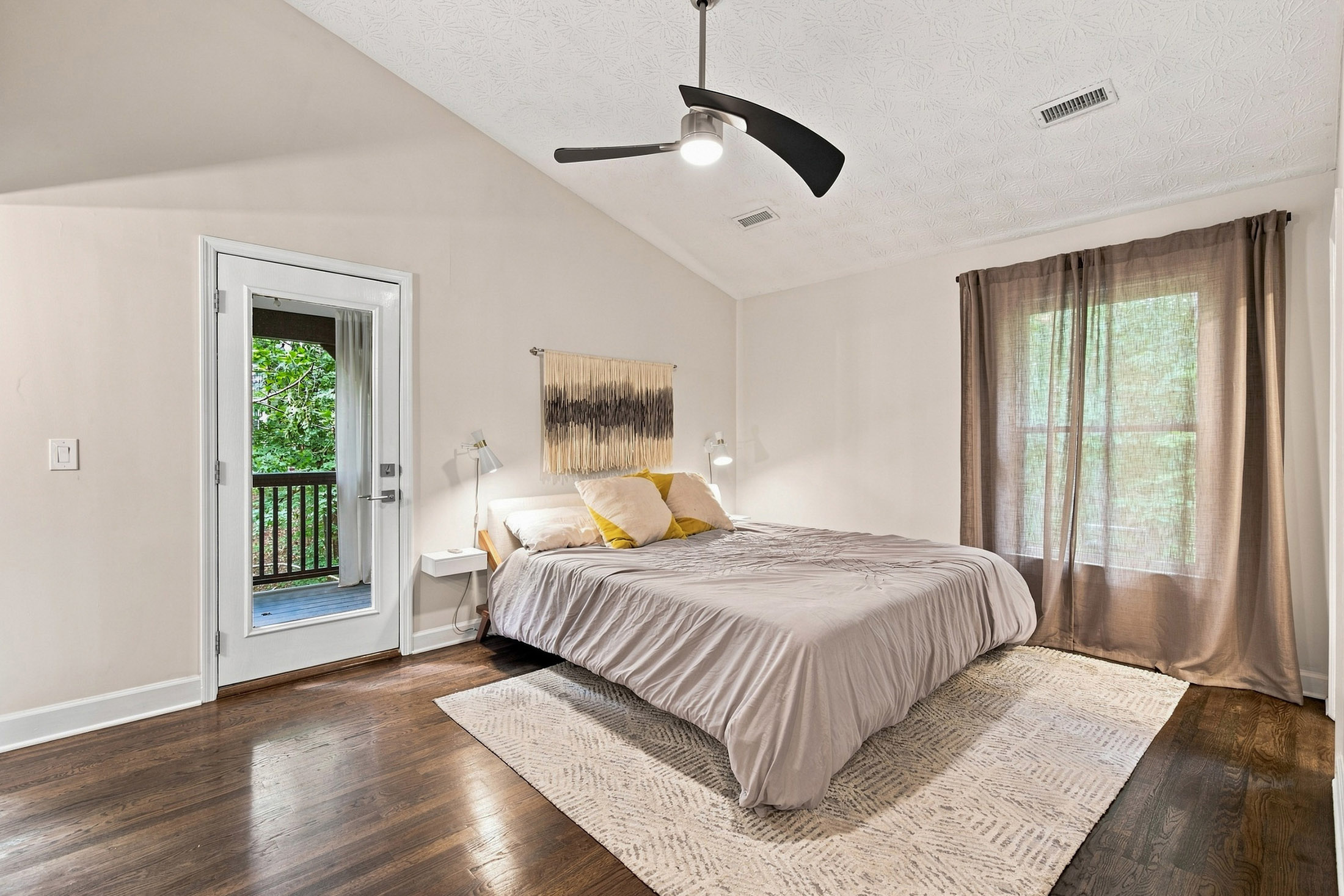  Custom Details, Modern Updates and Unmatched Rivermont Lifestyle - 物件實景