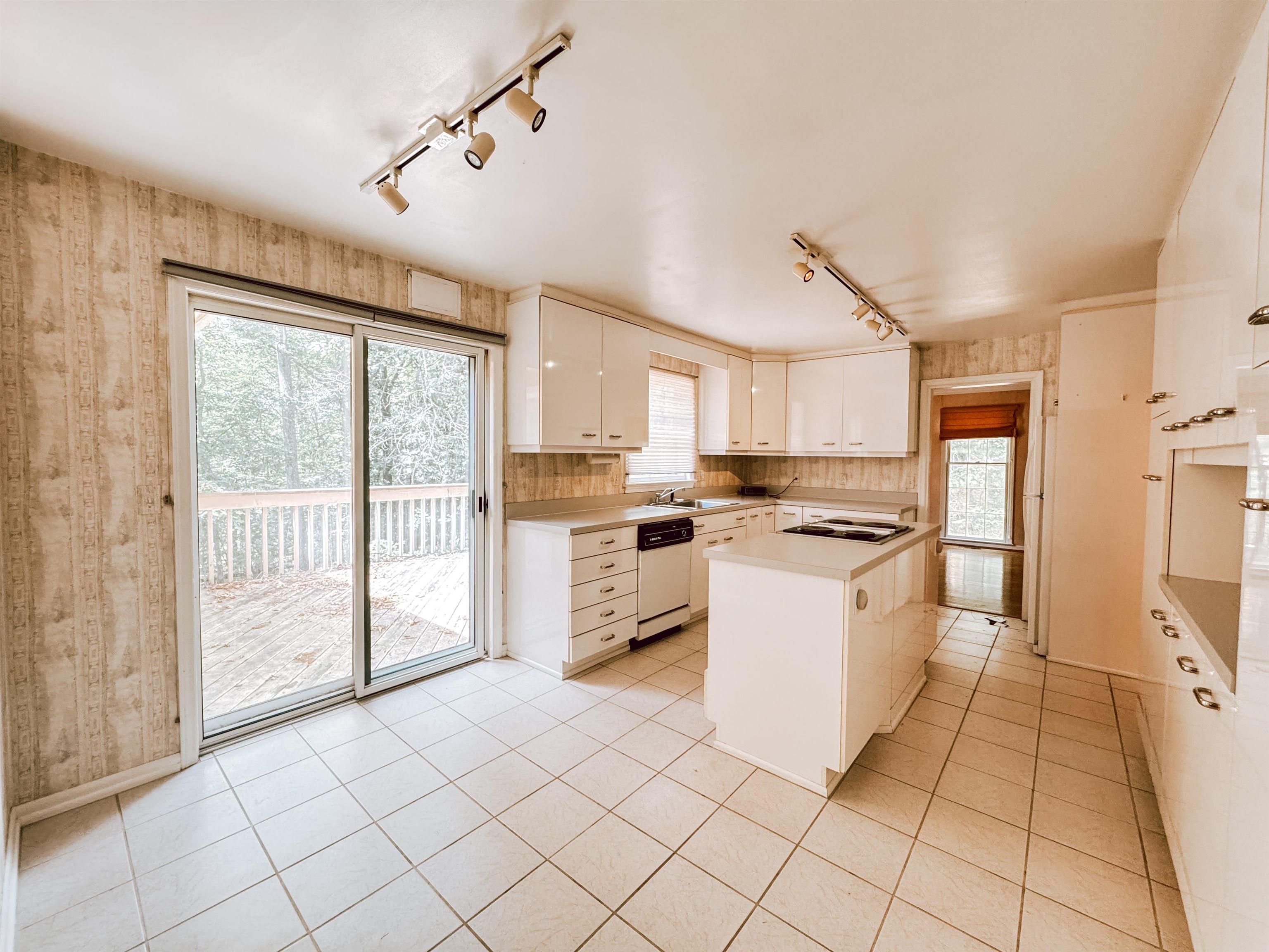 Blacksburg, Virginia, 24060, United States, 5 Bedrooms Bedrooms, ,4 BathroomsBathrooms,Residential,For Sale,1900979