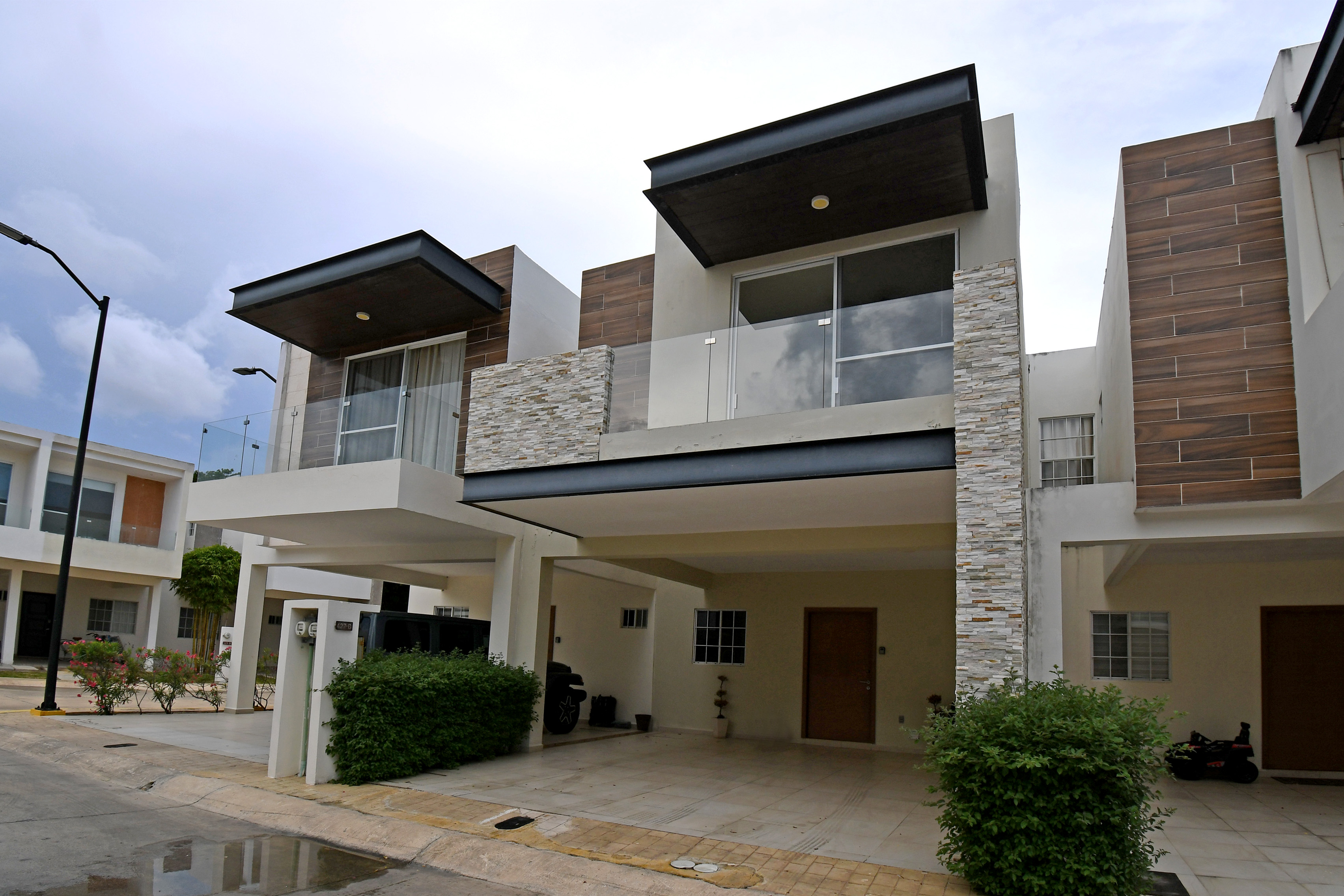  Modern Three-Bedroom Home in Selvanova Coto 3B - 物件實景