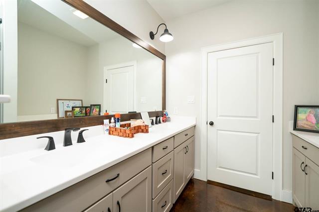 Jacksonville, Texas, 75766, United States, 4 Bedrooms Bedrooms, ,3 BathroomsBathrooms,Residential,For Sale,1975482