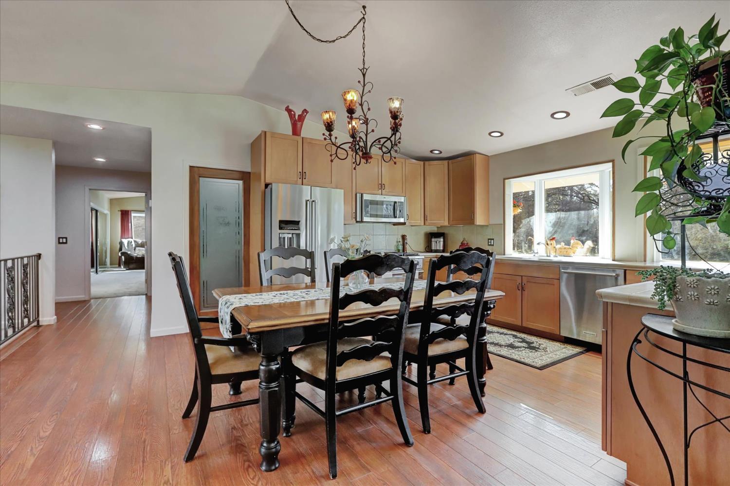 Grass Valley, California, 95949, United States, 4 Bedrooms Bedrooms, ,3 BathroomsBathrooms,Residential,For Sale,2015333