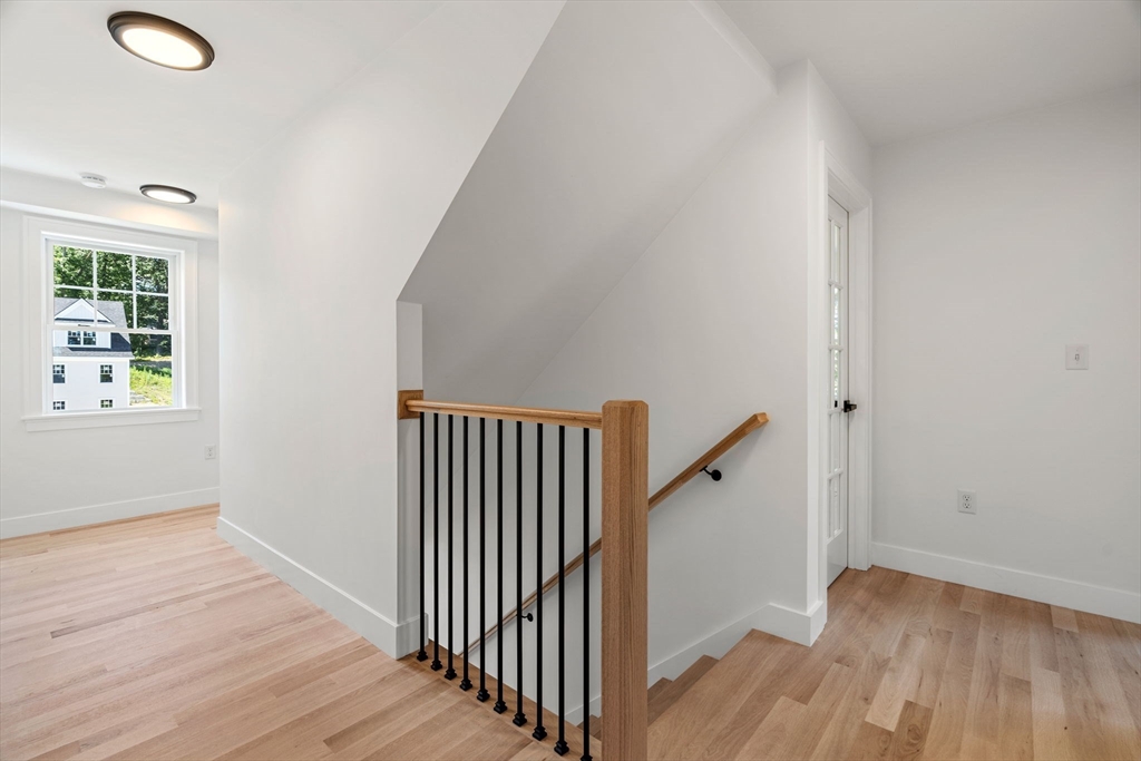 Haverhill, Massachusetts, 01832, United States, 3 Bedrooms Bedrooms, ,4 BathroomsBathrooms,Residential,For Sale,1827330