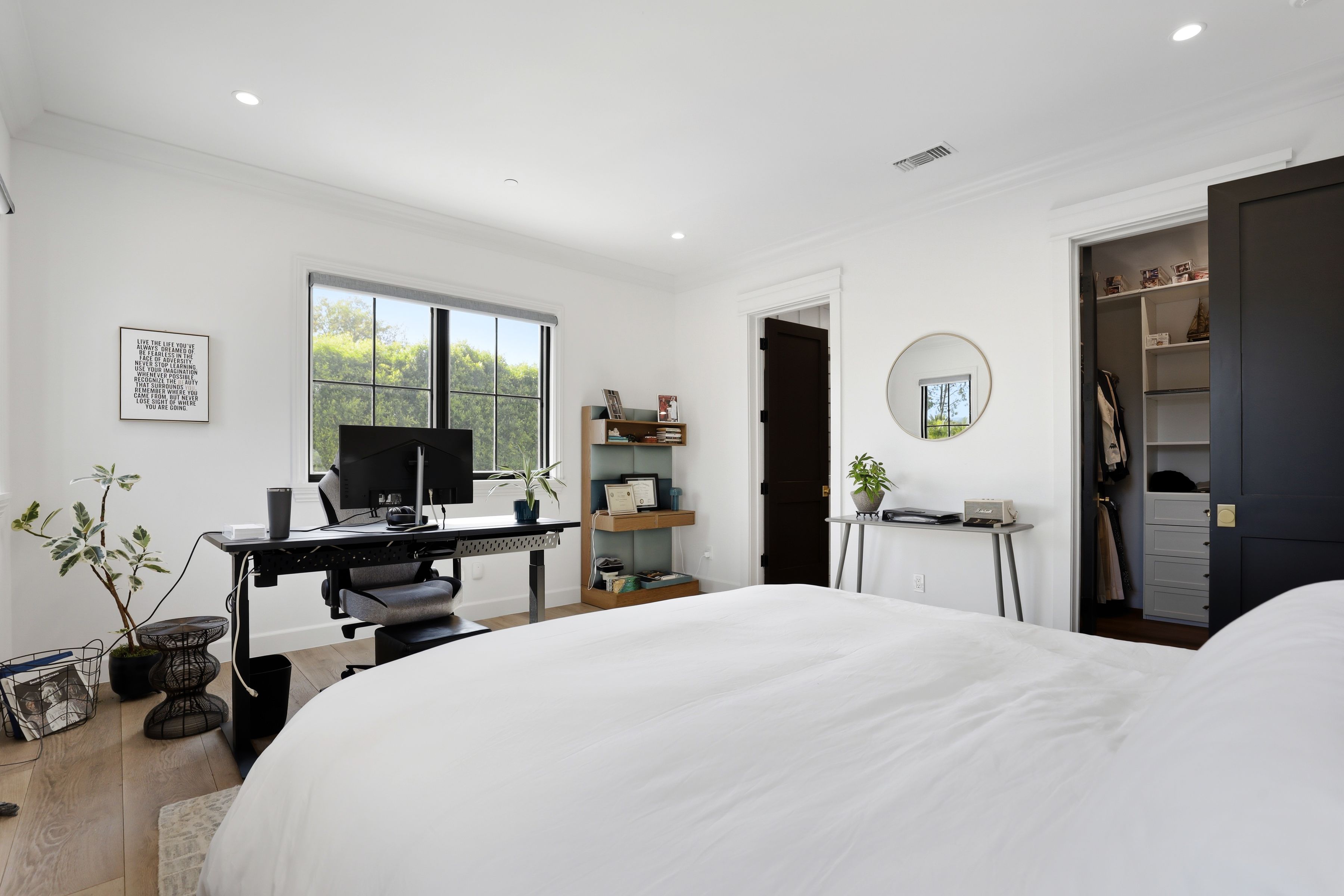  5342 Shoshone Avenue - 物件實景