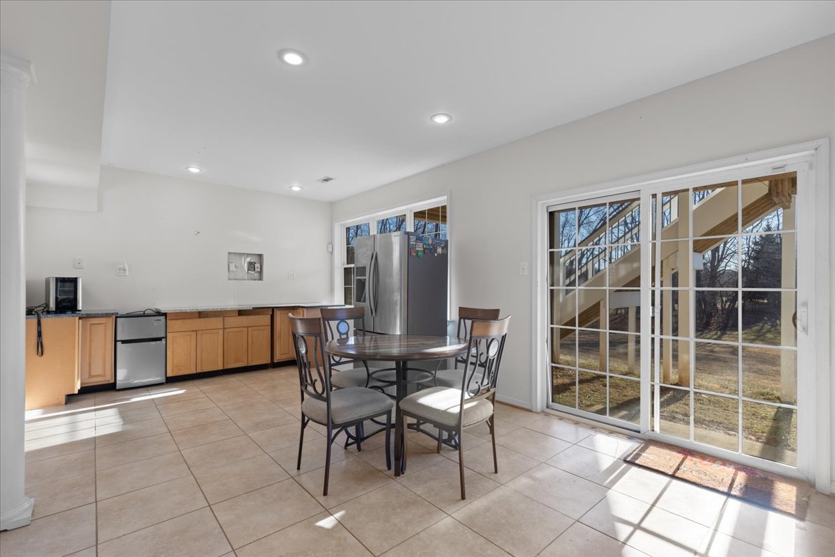 New Windsor, Maryland, 21776, United States, 5 Bedrooms Bedrooms, ,5 BathroomsBathrooms,Residential,For Sale,1943659