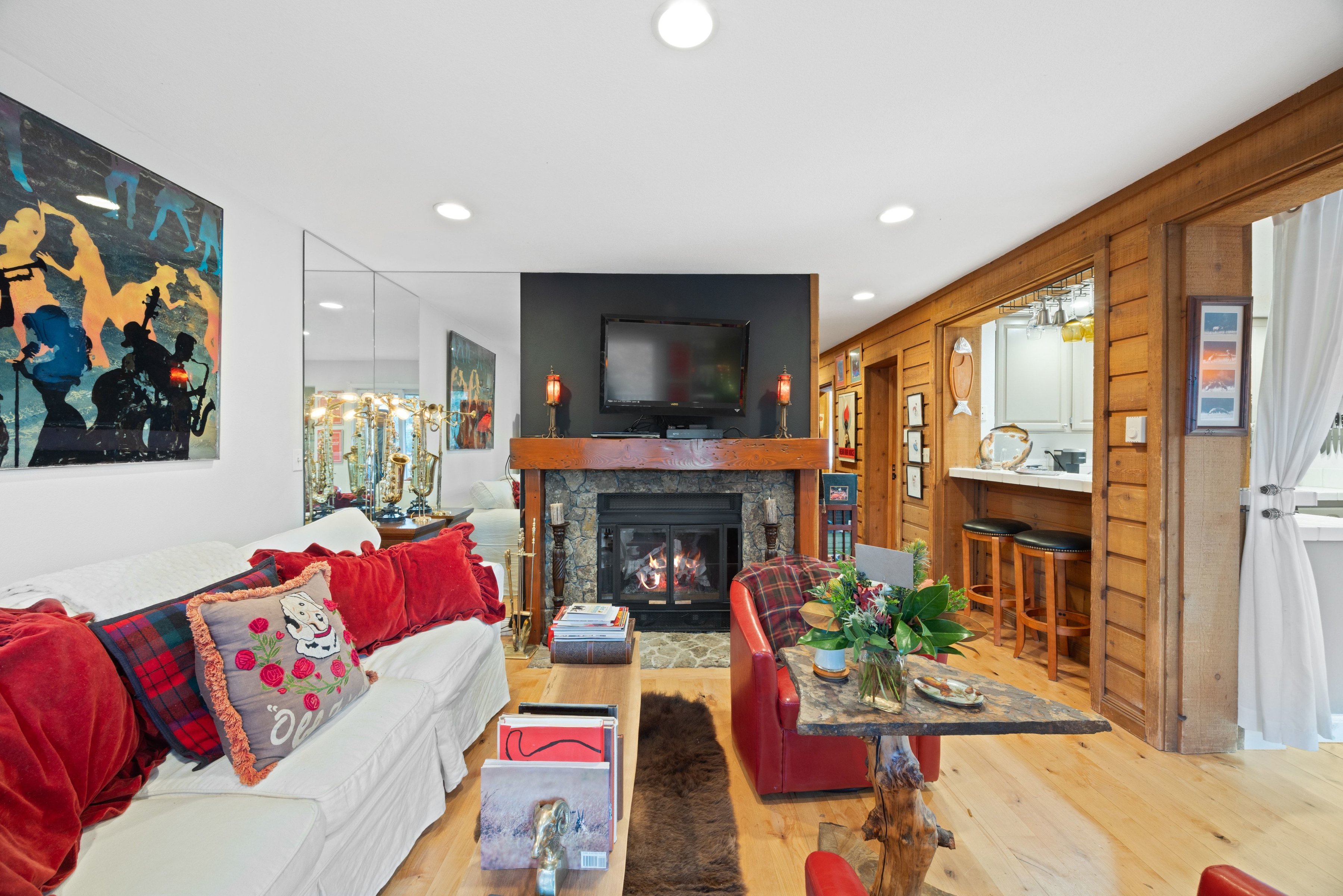  Beautifully Updated Two-Bedroom Elkhorn Condominium - 物件實景