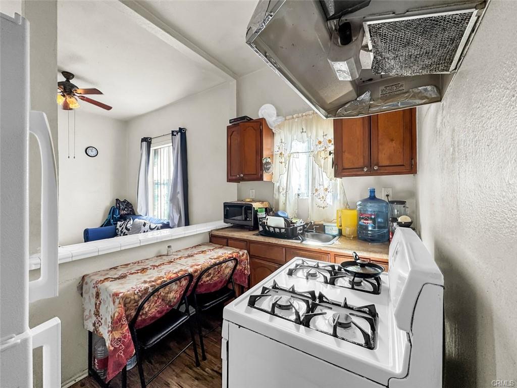 Los Angeles, California, 90011, United States, 12 Bedrooms Bedrooms, ,Residential,For Sale,1986052