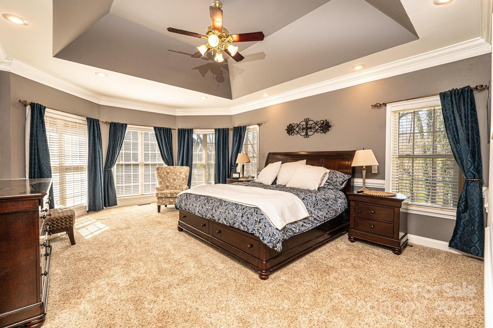 Hickory, North Carolina, 28601, United States, 5 Bedrooms Bedrooms, ,5 BathroomsBathrooms,Residential,For Sale,1758743