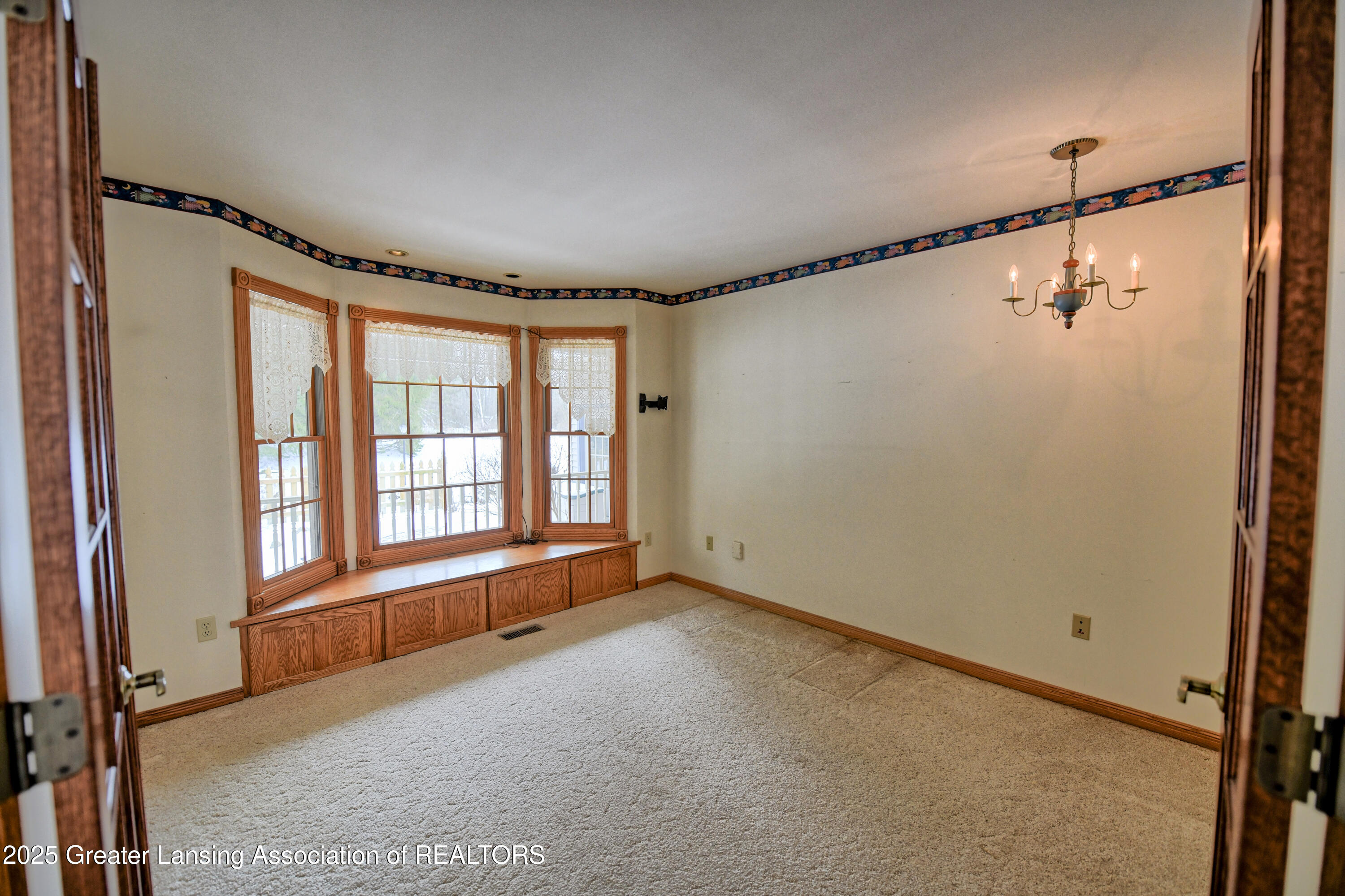 Portland, Michigan, 48875, United States, 5 Bedrooms Bedrooms, ,4 BathroomsBathrooms,Residential,For Sale,2031480