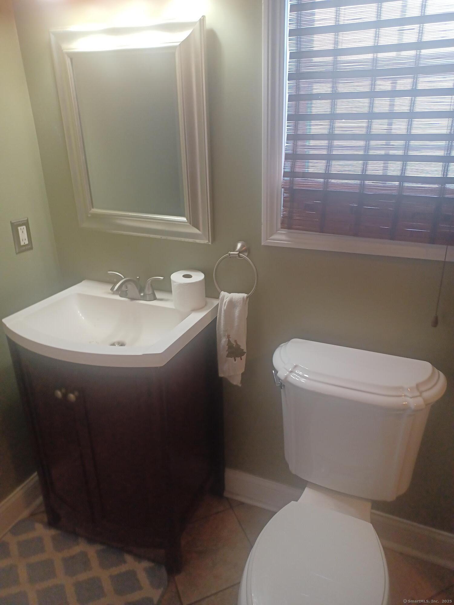 Stratford, Connecticut, 06614, United States, 3 Bedrooms Bedrooms, ,2 BathroomsBathrooms,Residential,For Sale,1926191