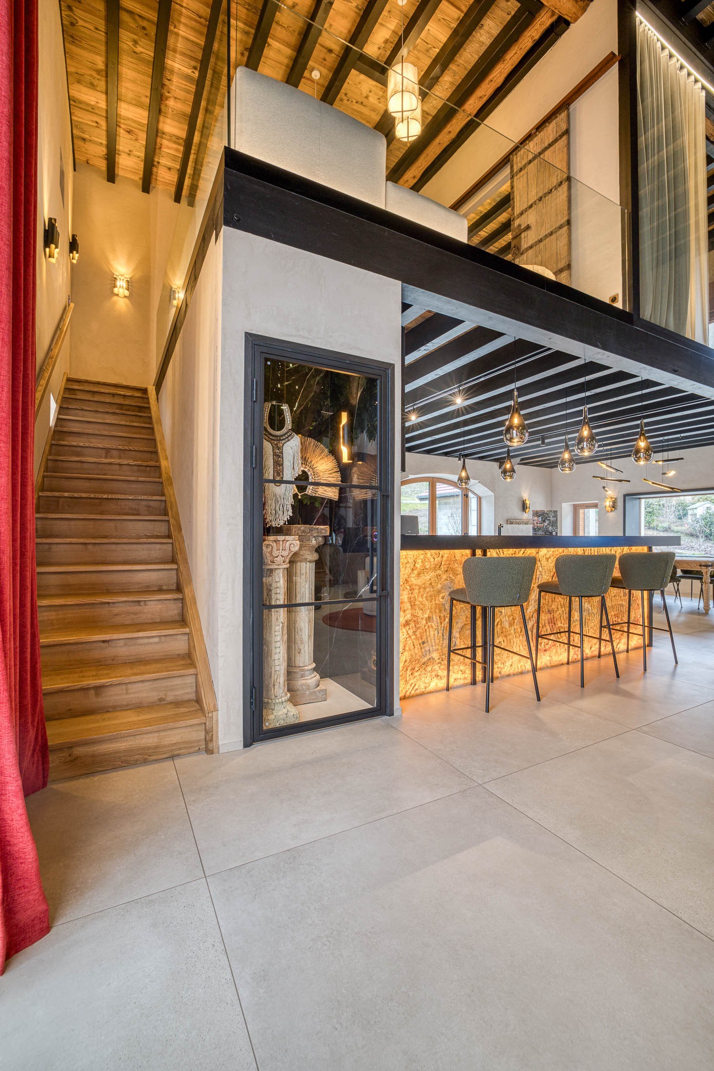  Fully renovated farmhouse just a stone