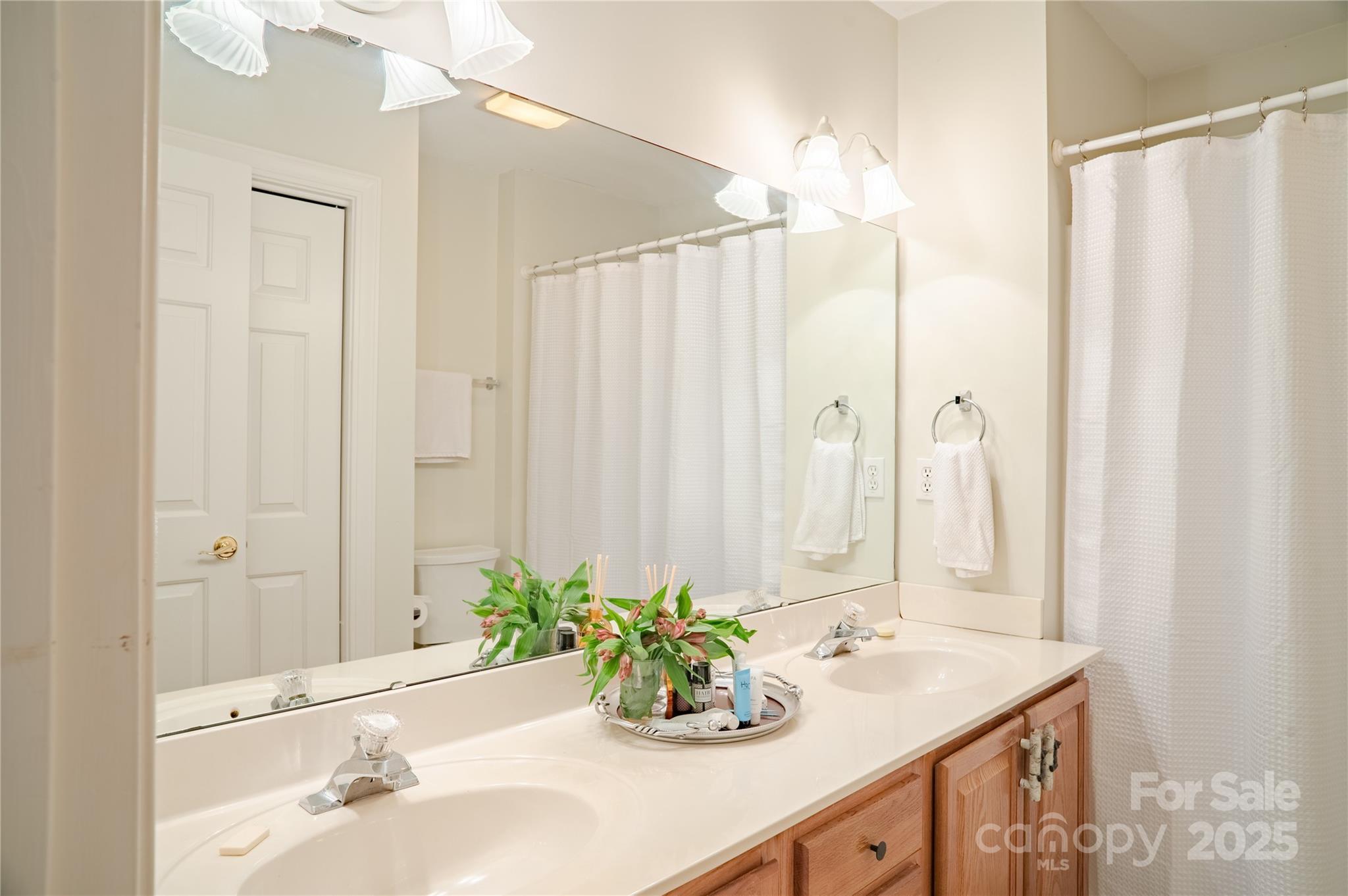 Flat Rock, North Carolina, 28731, United States, 4 Bedrooms Bedrooms, ,3 BathroomsBathrooms,Residential,For Sale,1804521