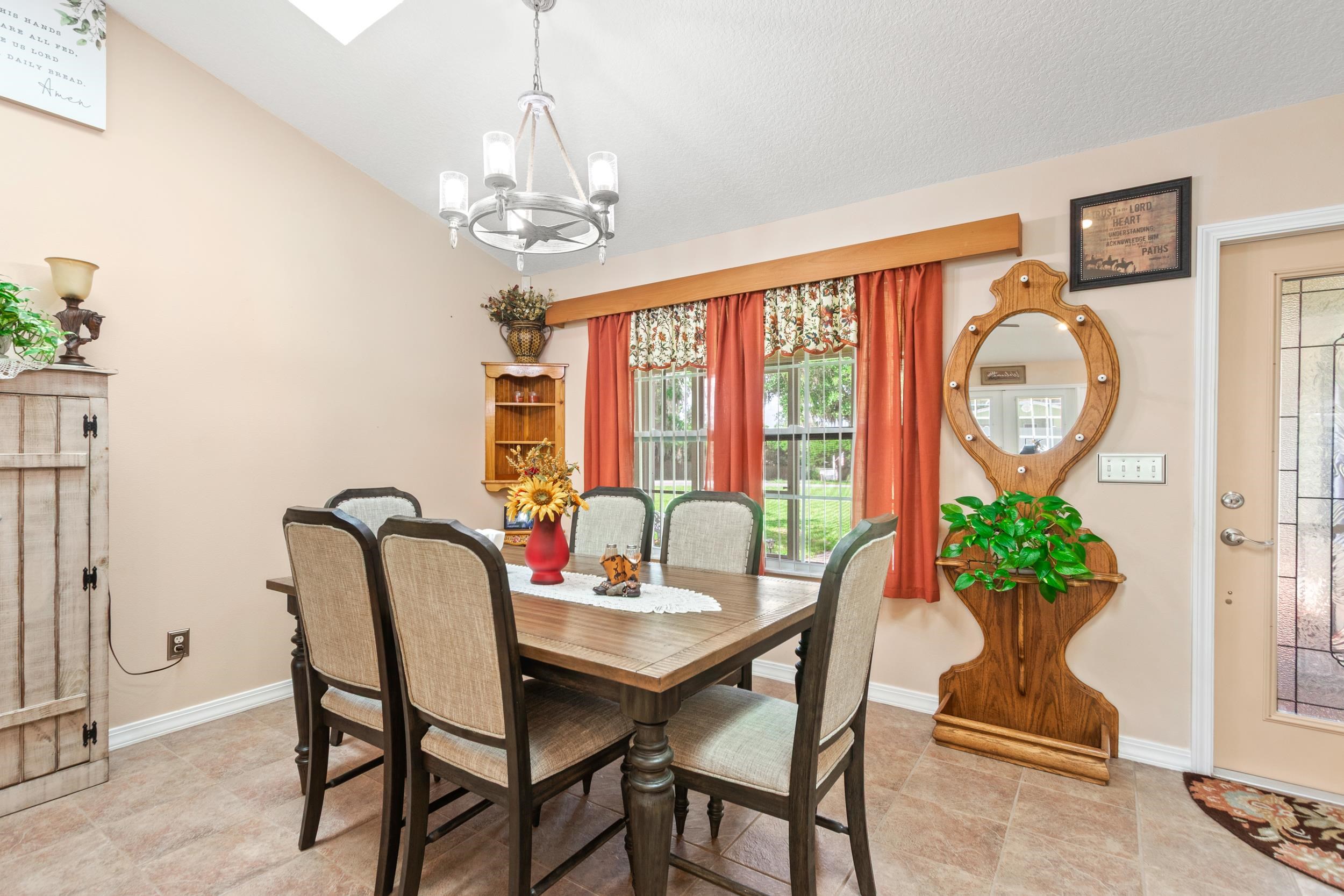 East Palatka, Florida, 32131, United States, 3 Bedrooms Bedrooms, ,2 BathroomsBathrooms,Residential,For Sale,1983358