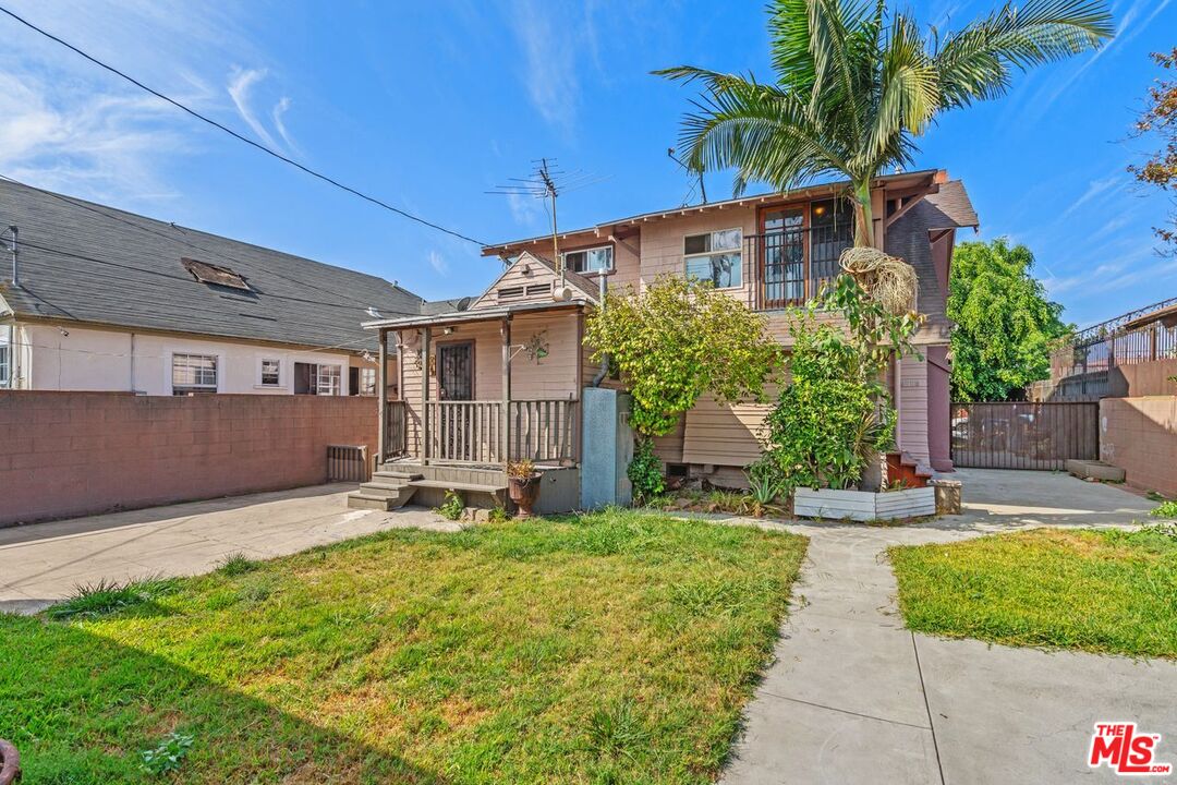 Los Angeles, California, 90043, United States, 3 Bedrooms Bedrooms, ,3 BathroomsBathrooms,Residential,For Sale,1818072