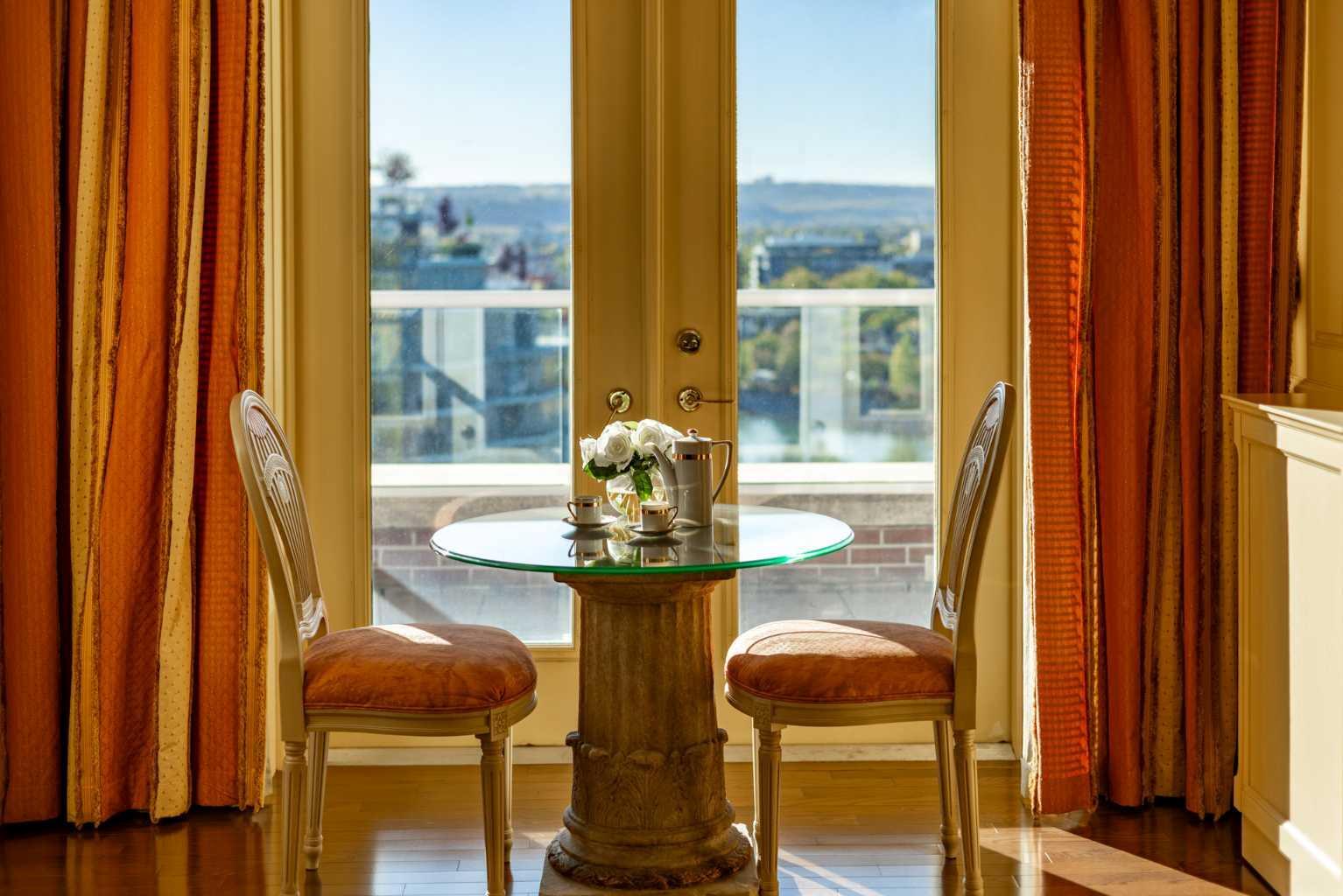 CALGARY, Alberta, T2P 5J9, CA, 2 Bedrooms Bedrooms, ,6 BathroomsBathrooms,Residential,For Sale,1987671