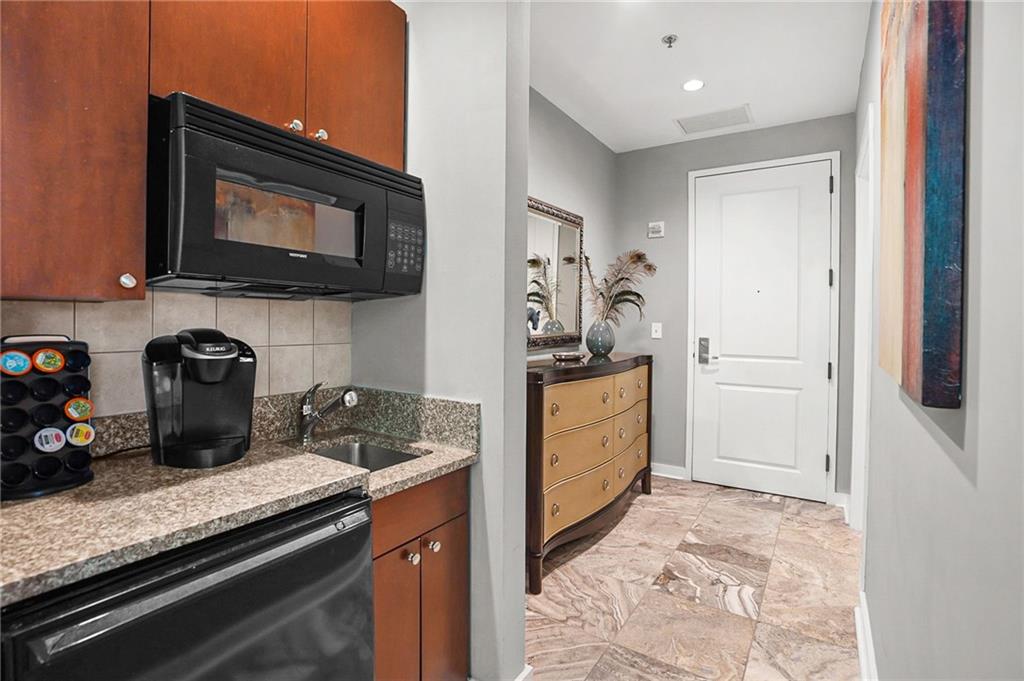 Atlanta, Georgia, 30326, United States, 2 Bedrooms Bedrooms, ,3 BathroomsBathrooms,Residential,For Sale,1949751