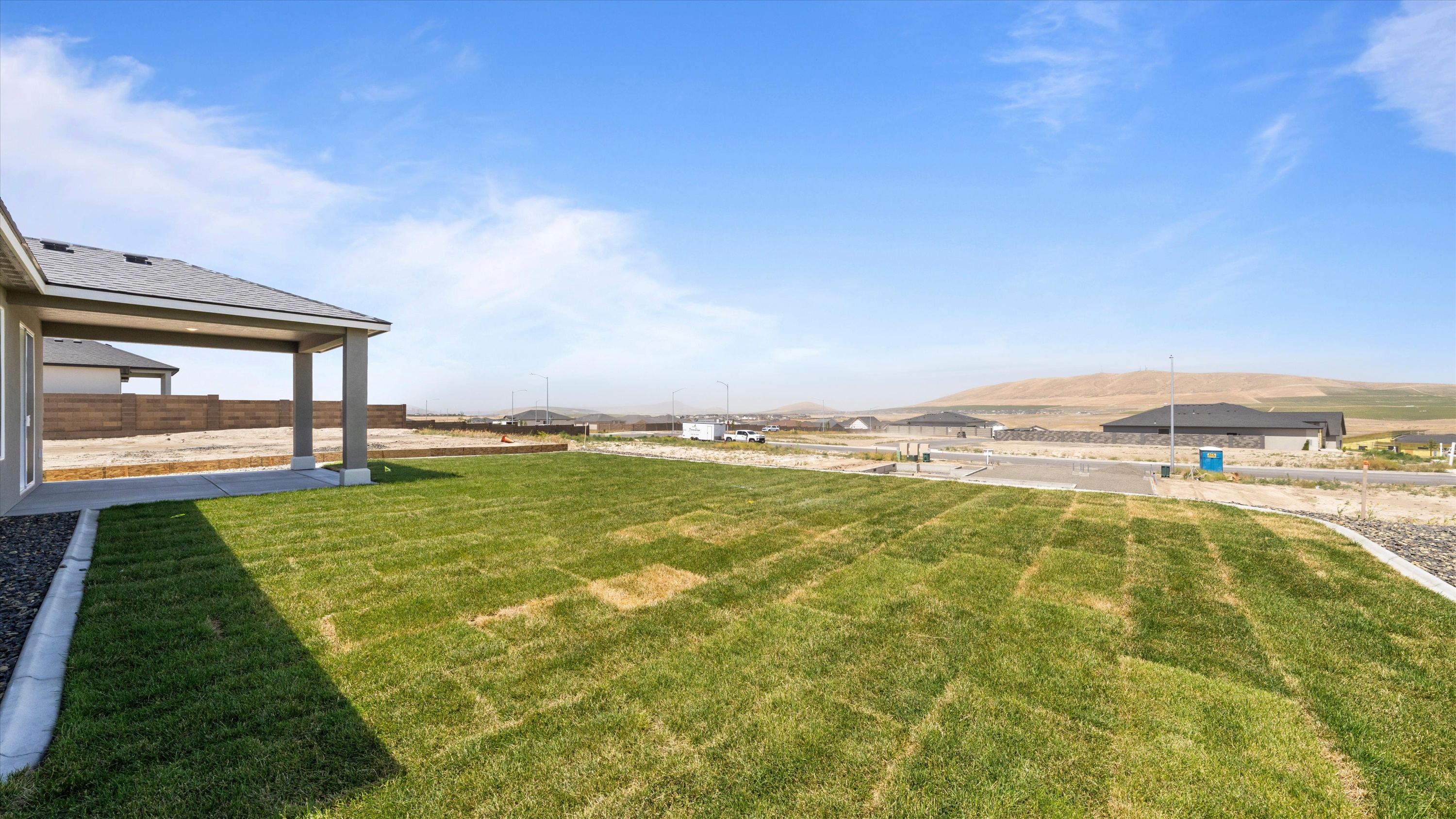  4-Car Garage &View - 物件實景