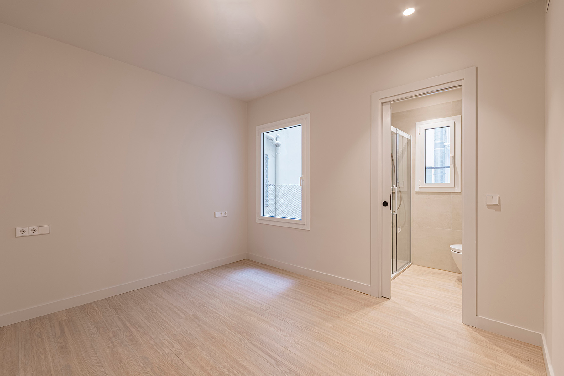 Fantastic renovated flat with large garden at the living room level - 物件實景