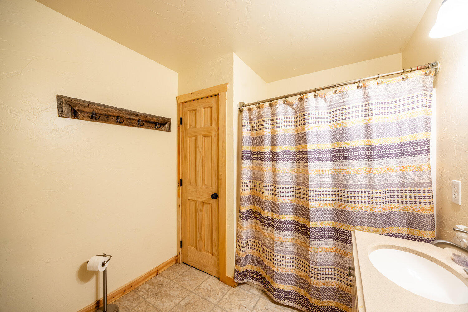 Sheridan, Wyoming, 82801, United States, 2 Bedrooms Bedrooms, ,1 BathroomBathrooms,Residential,For Sale,1907436