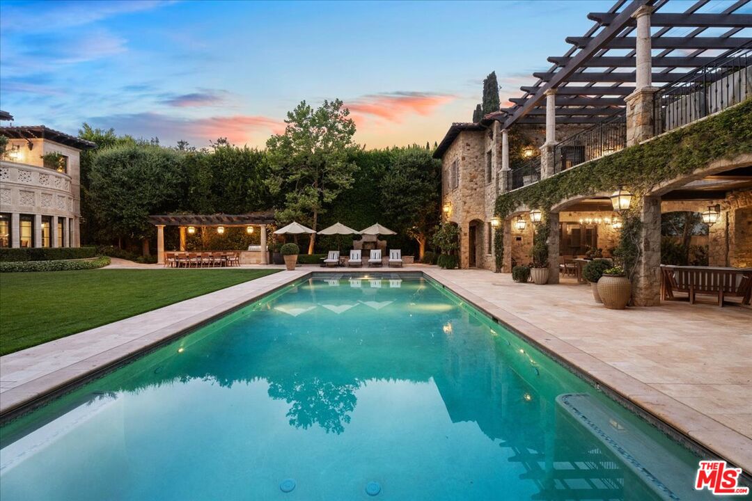 Beverly Hills, California, 90210, United States, 7 Bedrooms Bedrooms, ,15 BathroomsBathrooms,Residential,For Sale,1877085