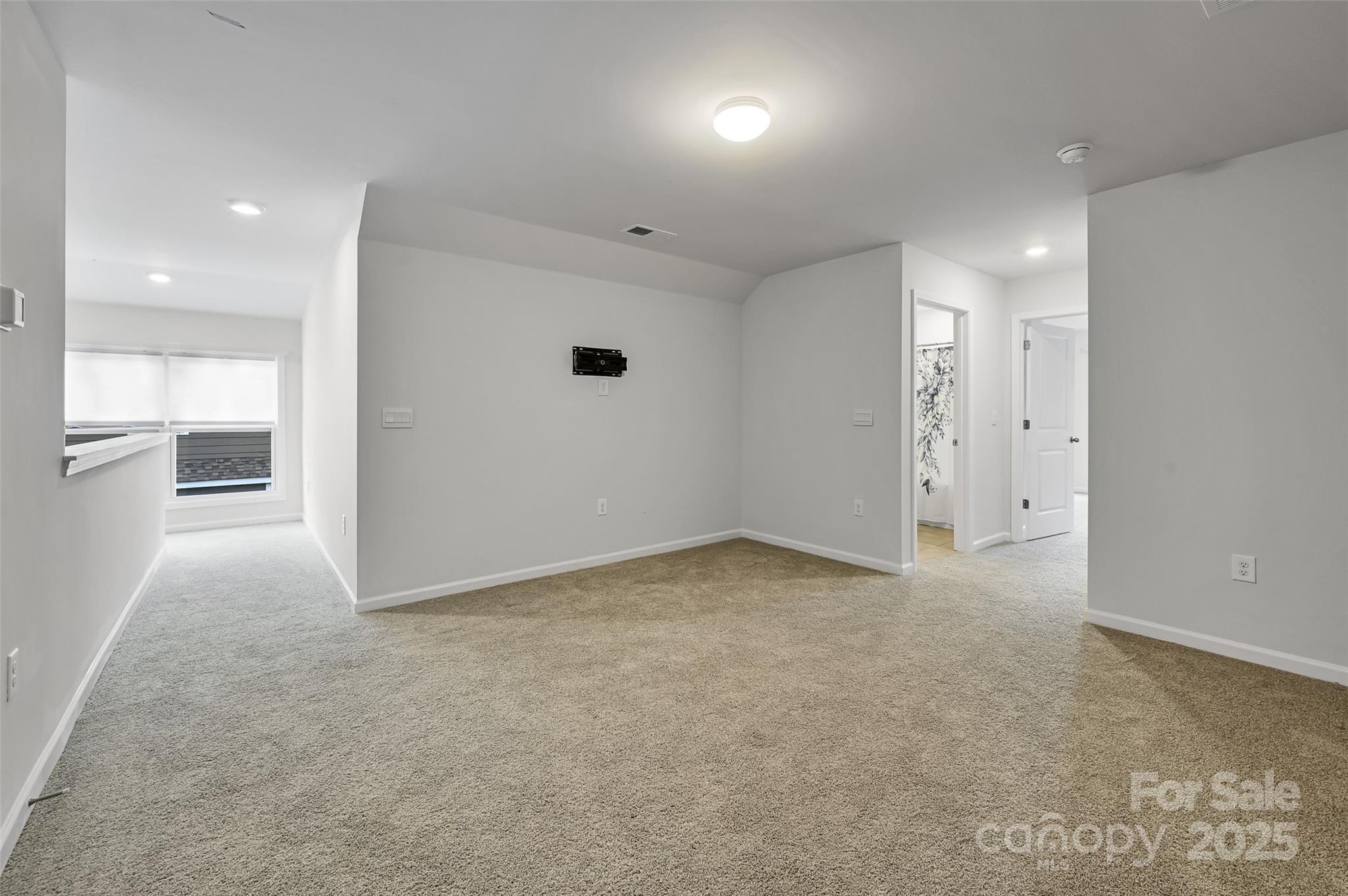 Hendersonville, North Carolina, 28792, United States, 3 Bedrooms Bedrooms, ,3 BathroomsBathrooms,Residential,For Sale,1927373