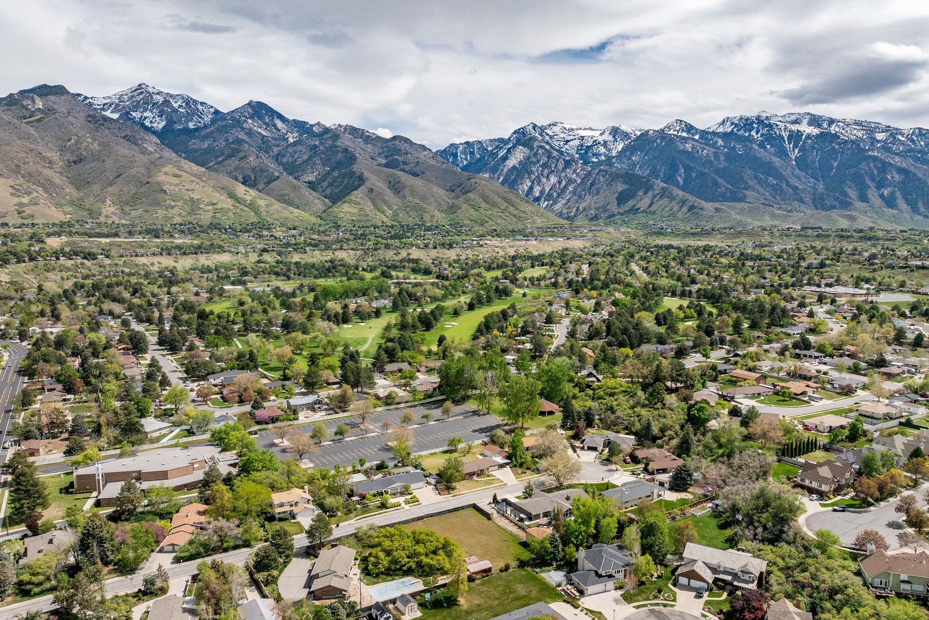  Classic Brick Rambler in Quiet Golf Community - 物件實景