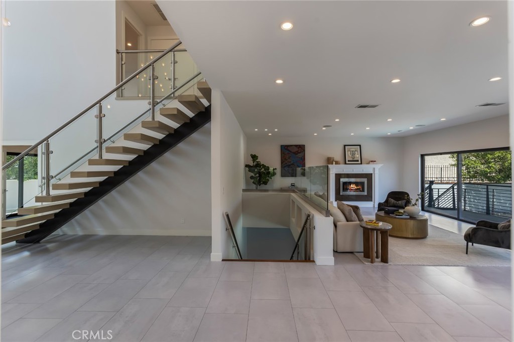 Glendale, California, 91207, United States, 4 Bedrooms Bedrooms, ,5 BathroomsBathrooms,Residential,For Sale,1934698