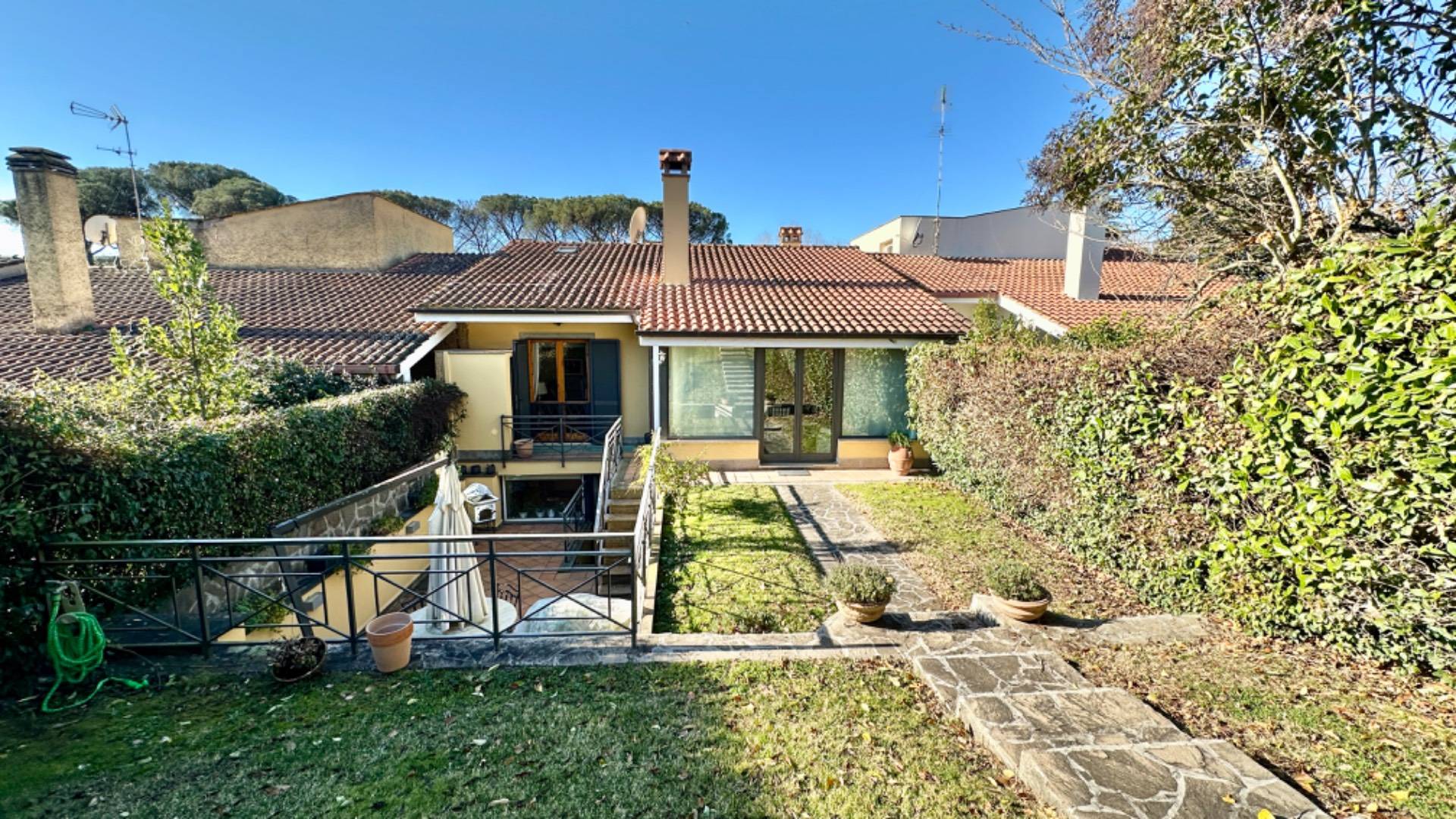 Roma, Roma, 00100, IT, 4 Bedrooms Bedrooms, ,3 BathroomsBathrooms,Residential,For Sale,1746322