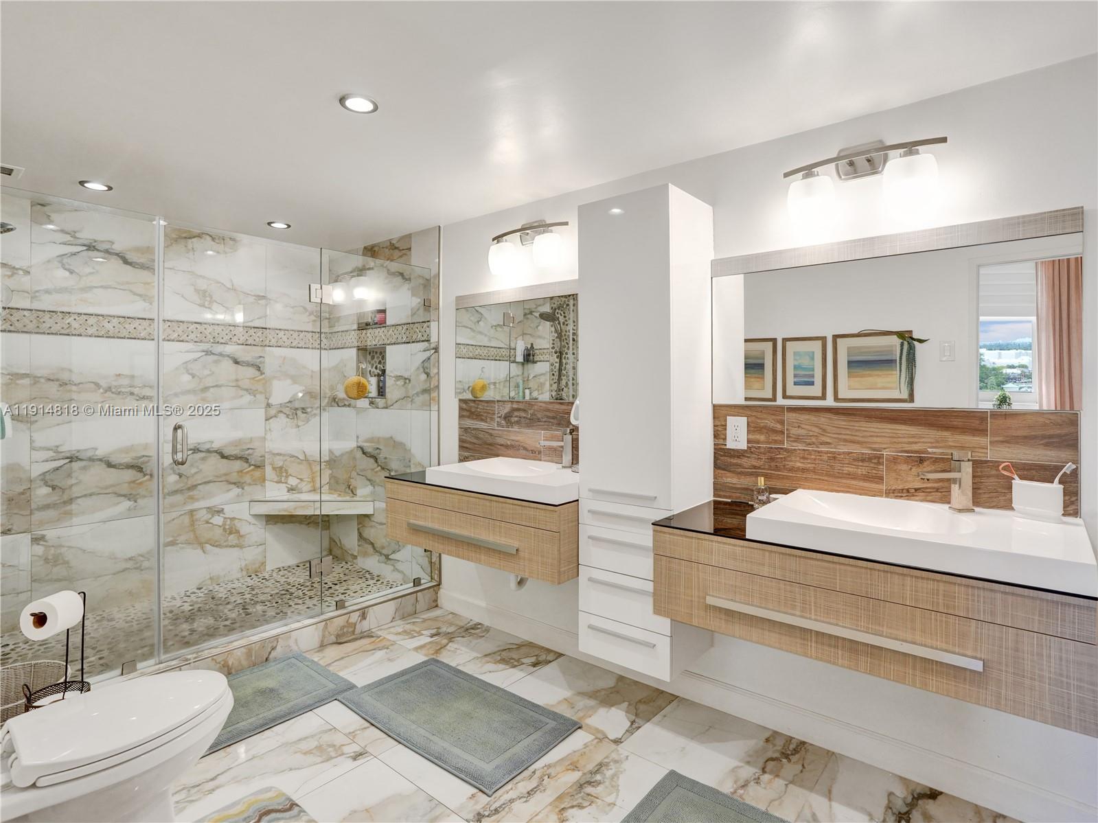 Hollywood, Florida, 33021, United States, 2 Bedrooms Bedrooms, ,3 BathroomsBathrooms,Residential,For Sale,1997464