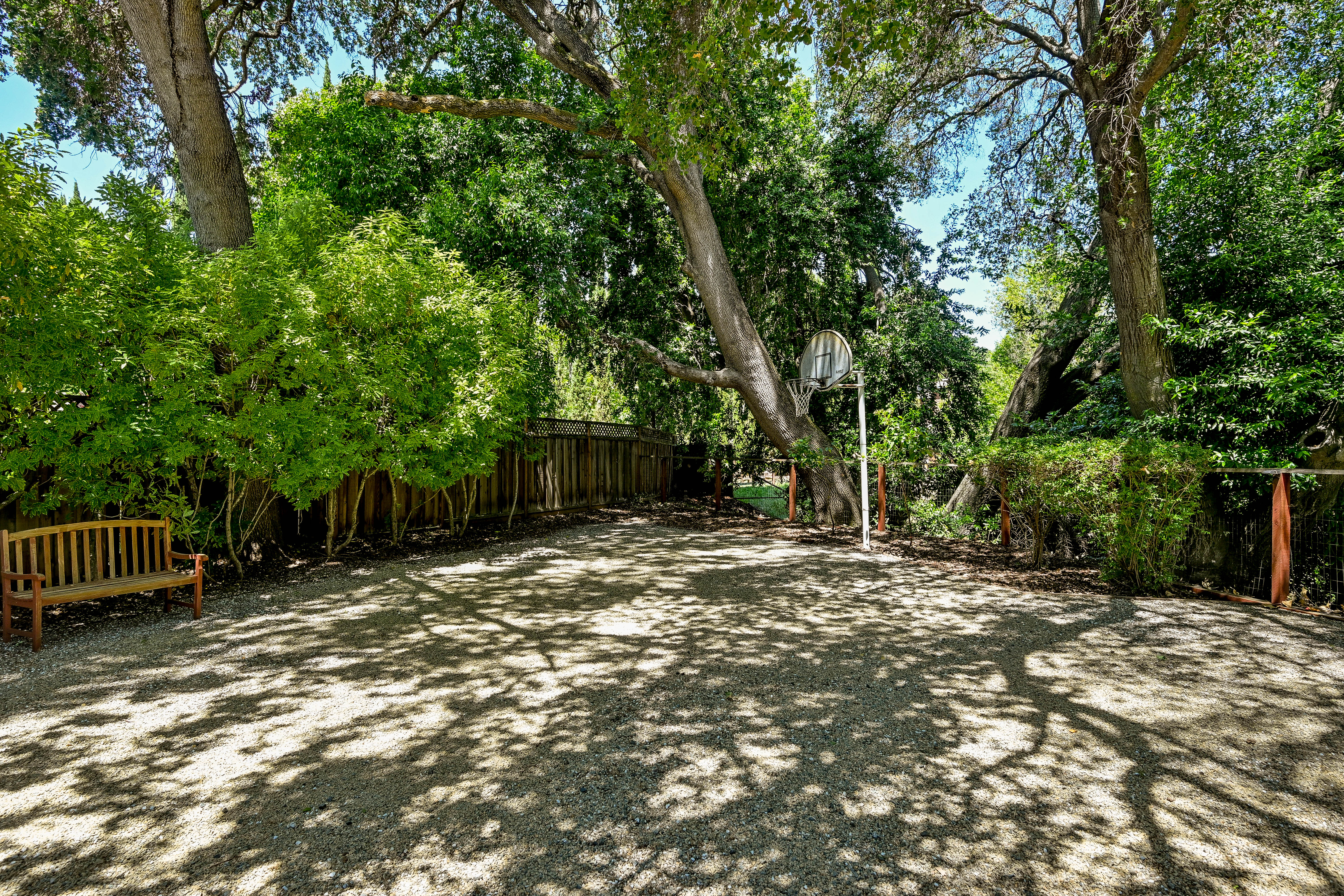  Exceptional Creekside Home in Desirable Saranap - 物件實景
