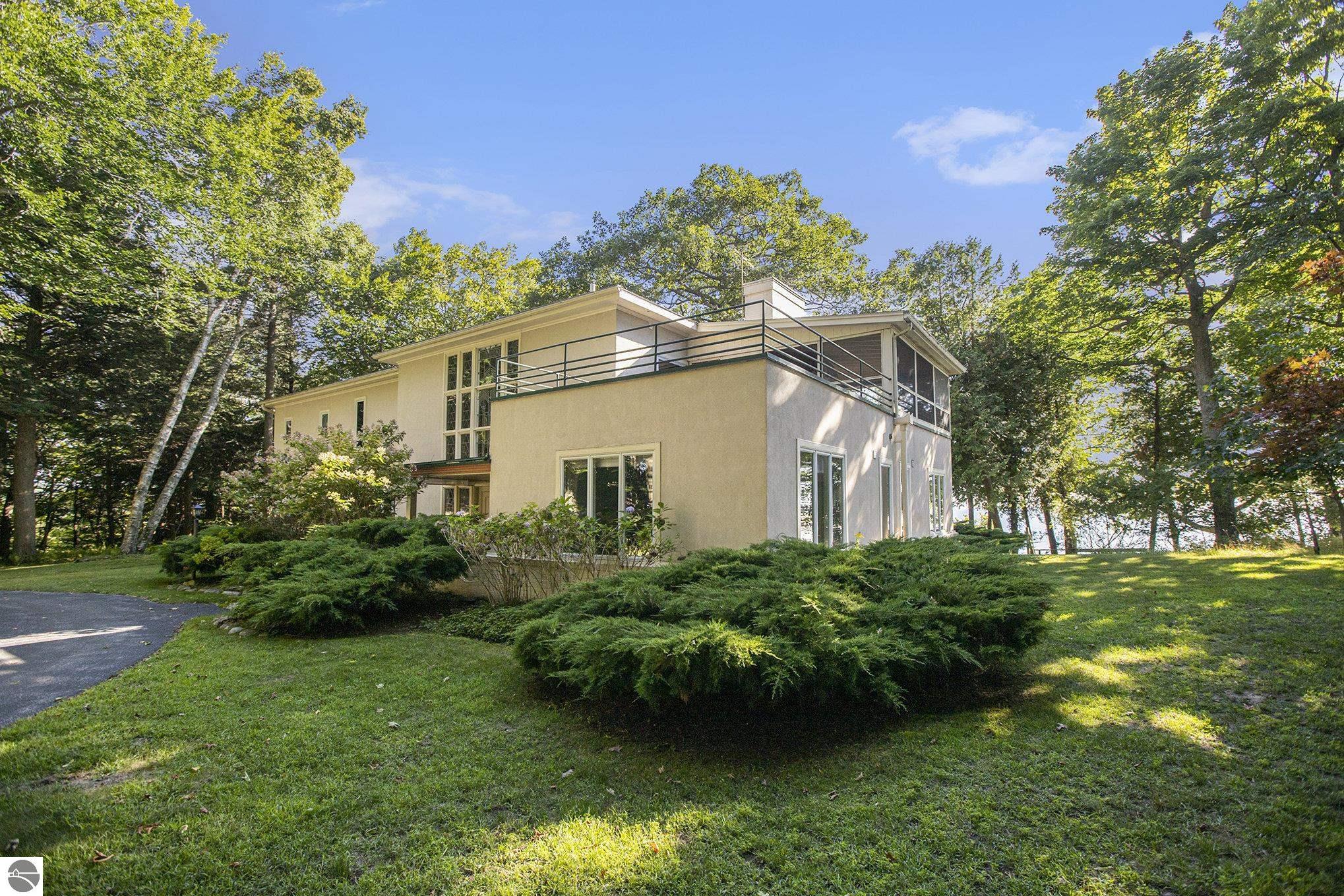 Frankfort, Michigan, 49635-9746, United States, 7 Bedrooms Bedrooms, ,5 BathroomsBathrooms,Residential,For Sale,1975140