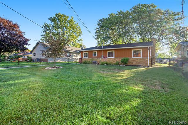 Putnam Twp, Michigan, 48169, United States, 3 Bedrooms Bedrooms, ,2 BathroomsBathrooms,Residential,For Sale,1981909