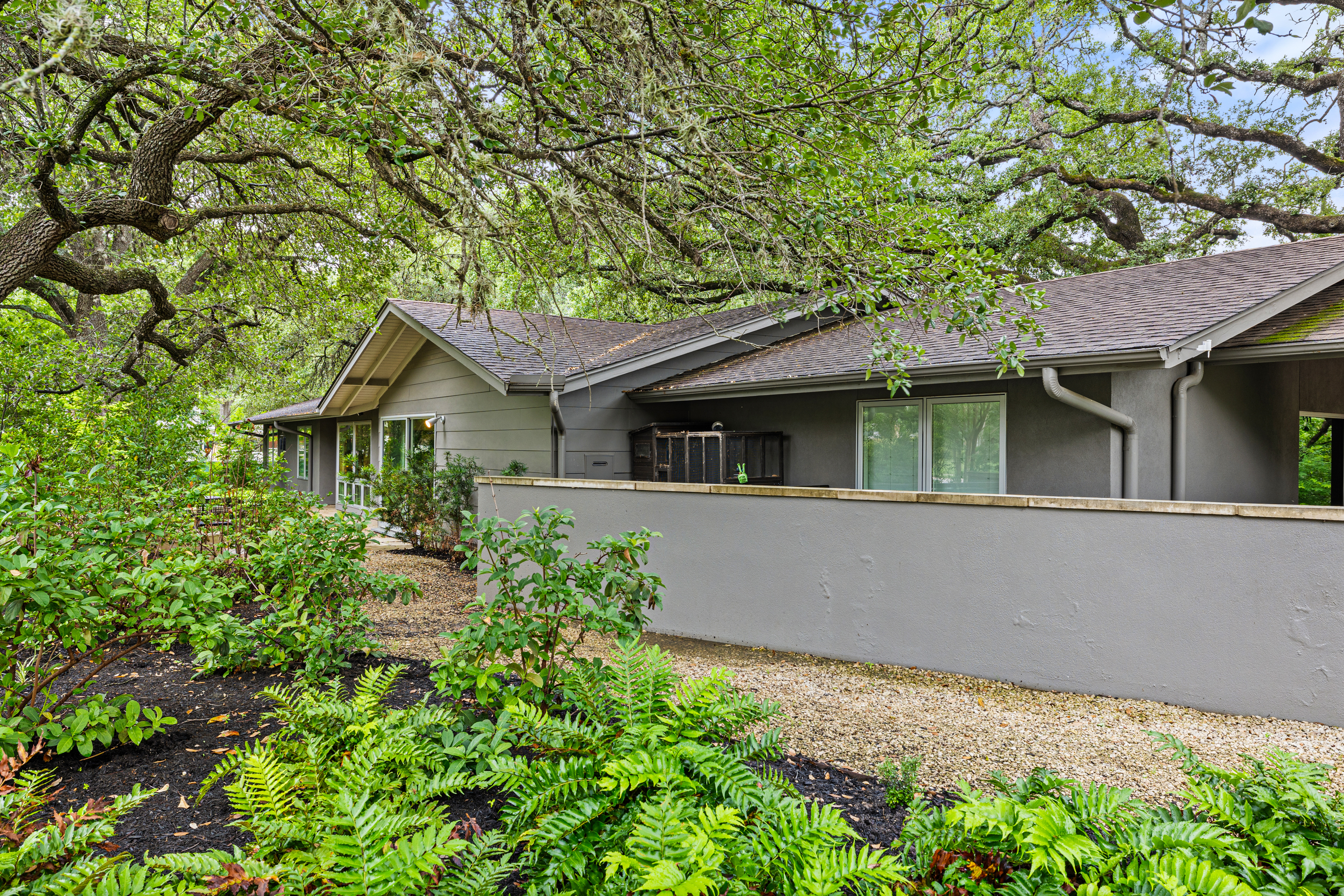  Sprawling Shoal Creek Retreat with Rare Privacy in Central Austin - 物件實景